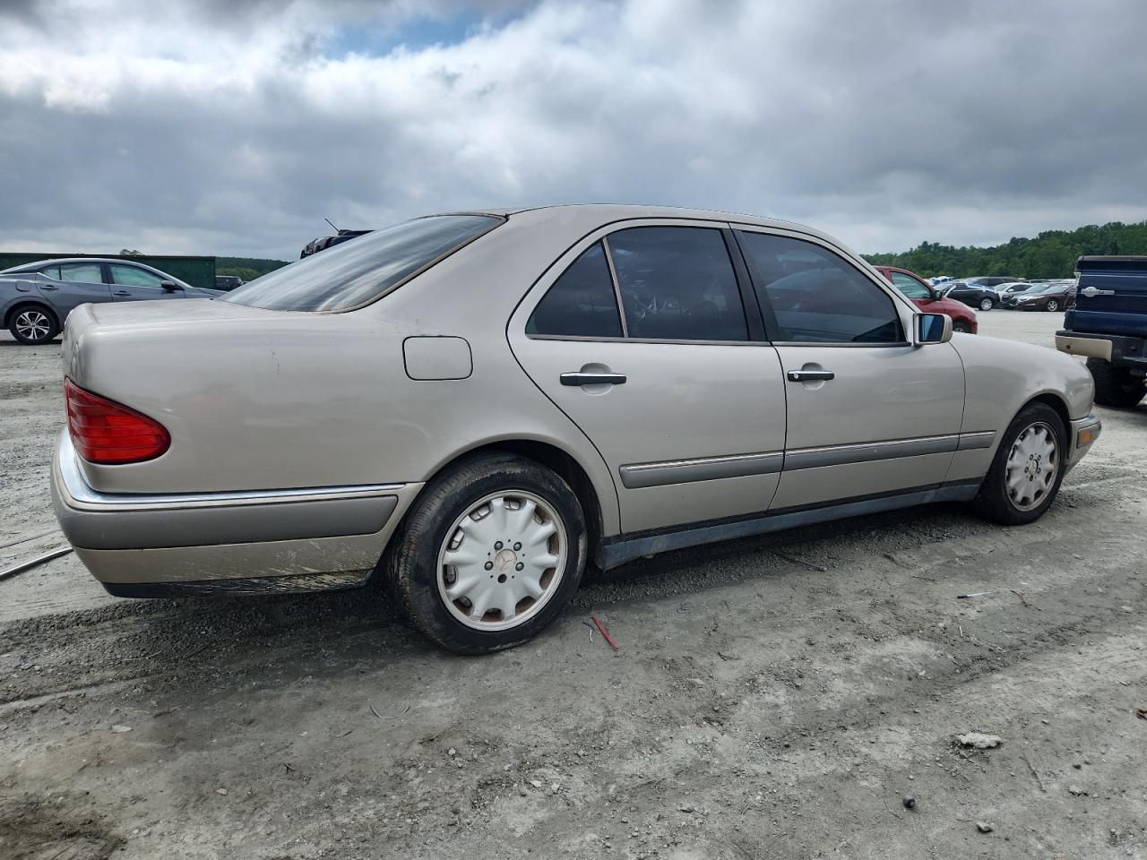 1997 Mercedes-benz E 320 Beige vin: WDBJF55F2VA436054