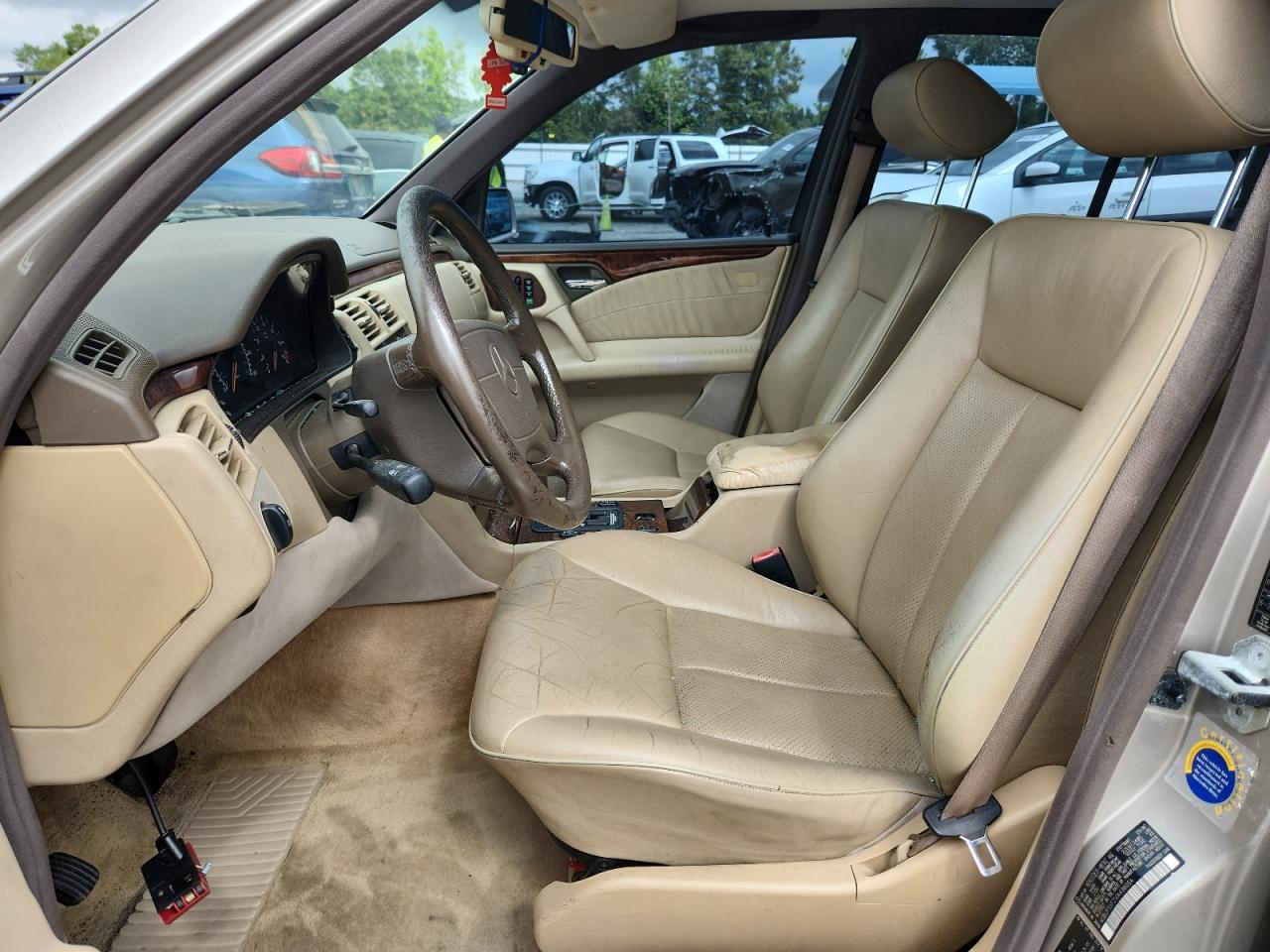1997 Mercedes-benz E 320 Beige vin: WDBJF55F2VA436054