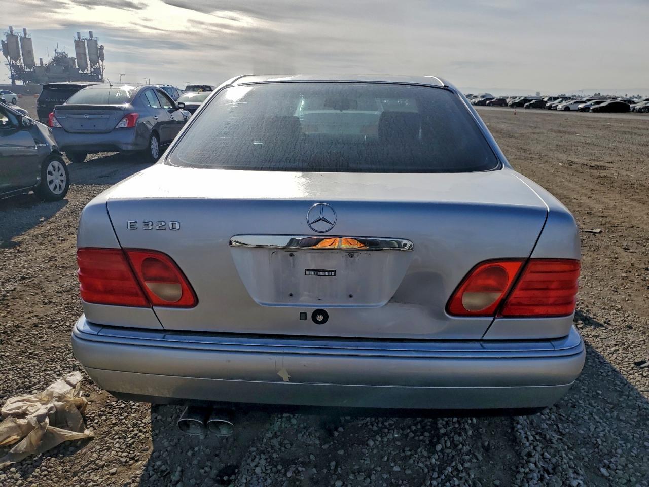 1997 Mercedes-benz E 320 Silver vin: WDBJF55F2VA437656