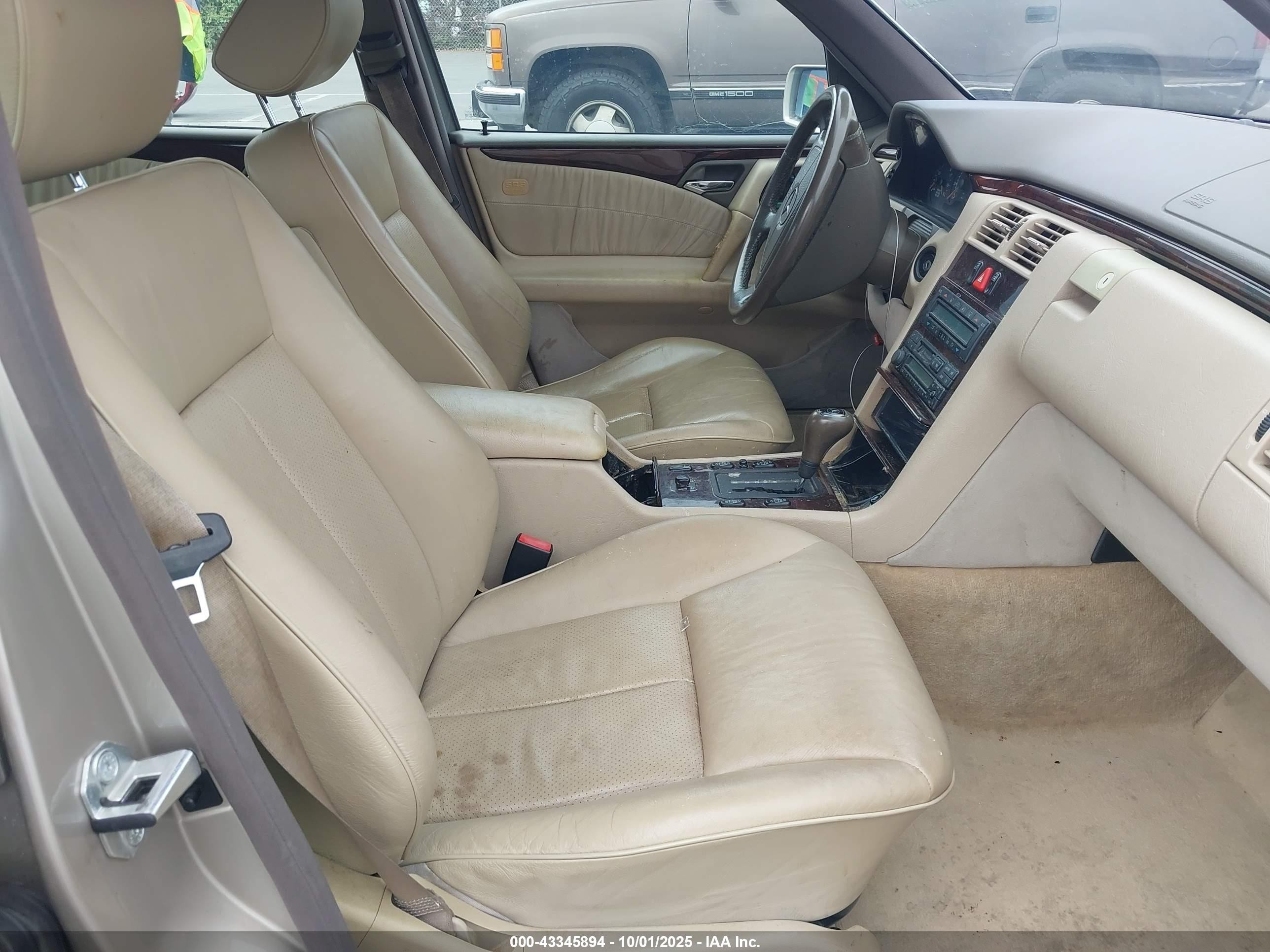 1996 Mercedes-benz E 320 Gold vin: WDBJF55F3TJ019958