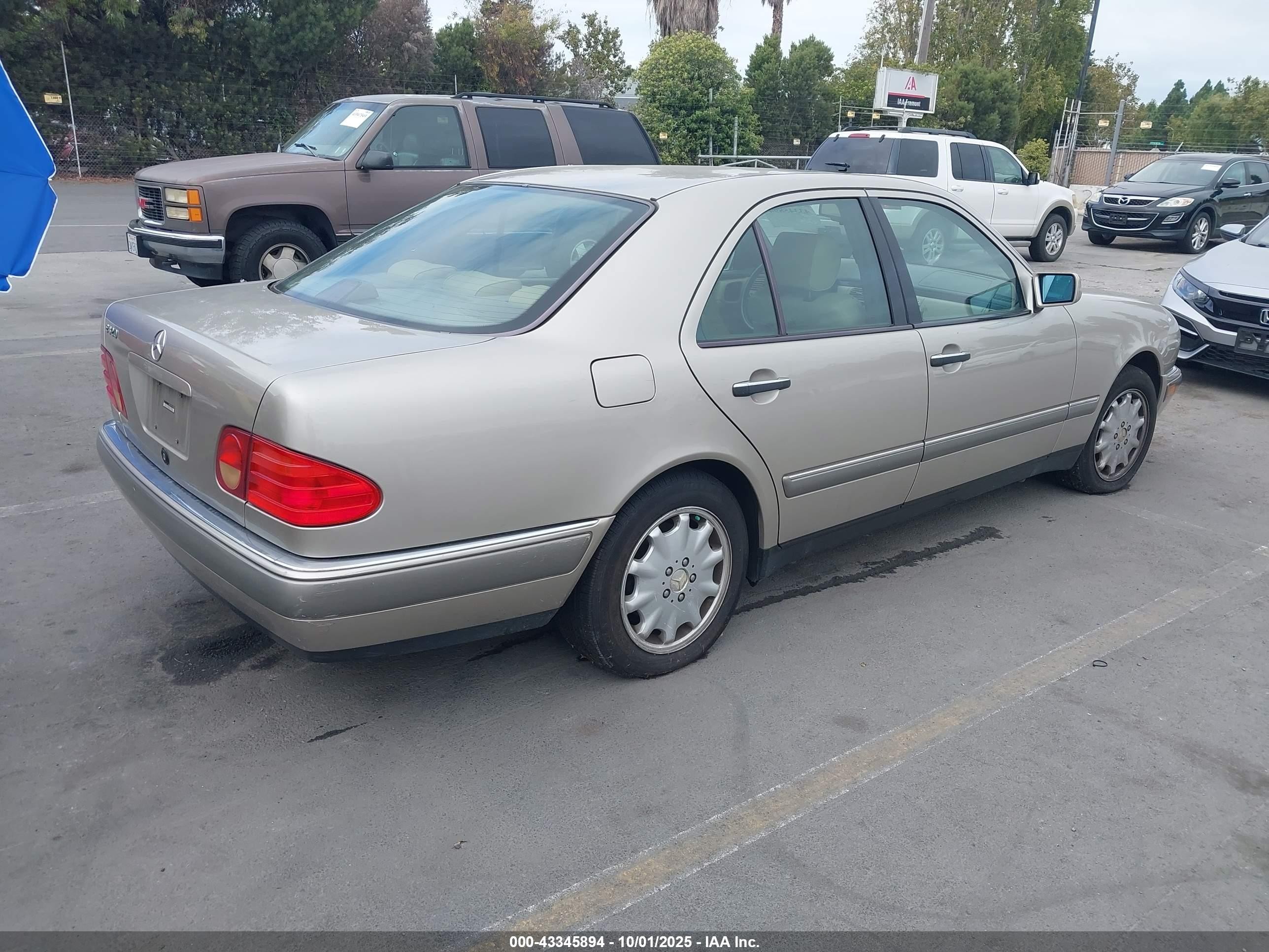1996 Mercedes-benz E 320 Gold vin: WDBJF55F3TJ019958