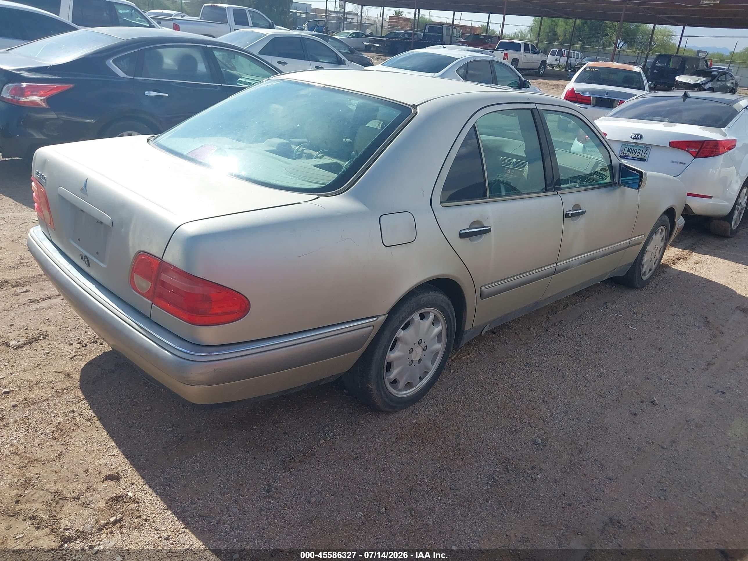 1997 Mercedes-benz E 320   Gold vin: WDBJF55F3VA337906