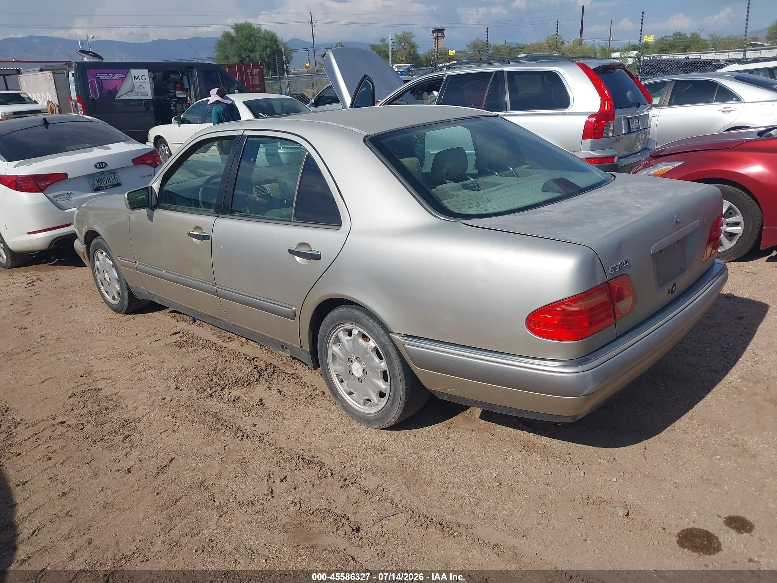 1997 Mercedes-benz E 320   Gold vin: WDBJF55F3VA337906