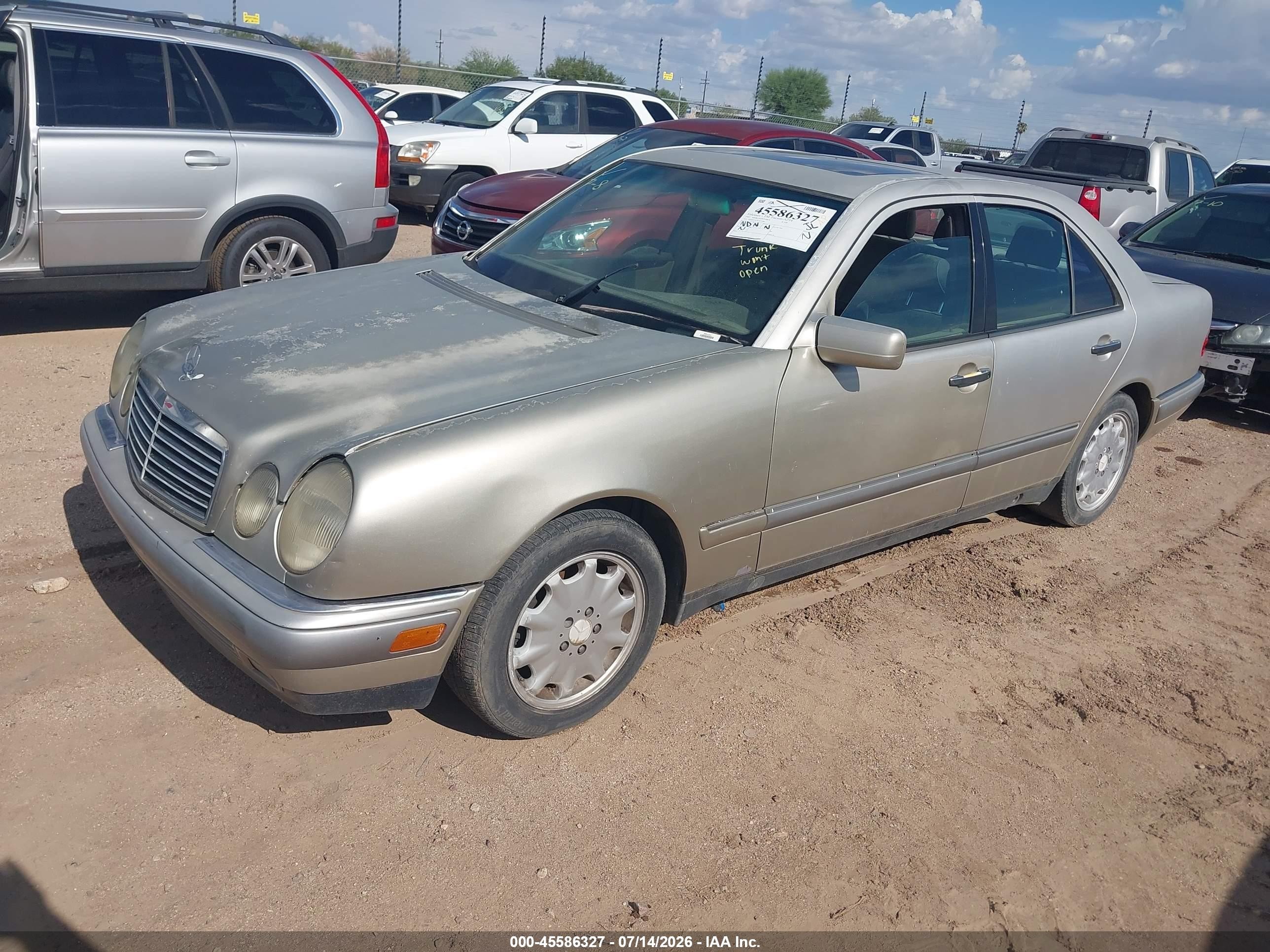 1997 Mercedes-benz E 320   Gold vin: WDBJF55F3VA337906
