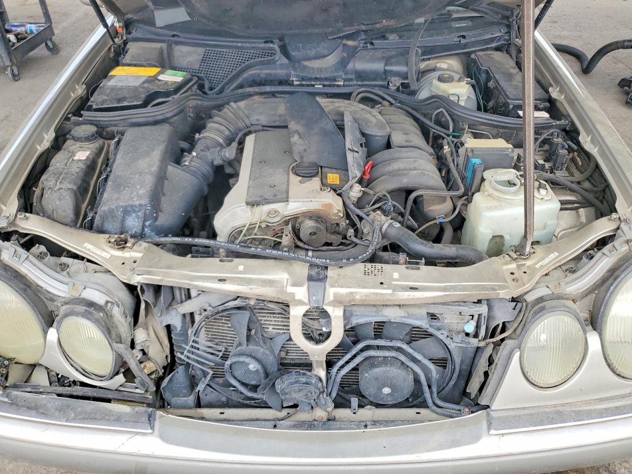 1996 Mercedes-benz E 320 Silver vin: WDBJF55F4TJ005101