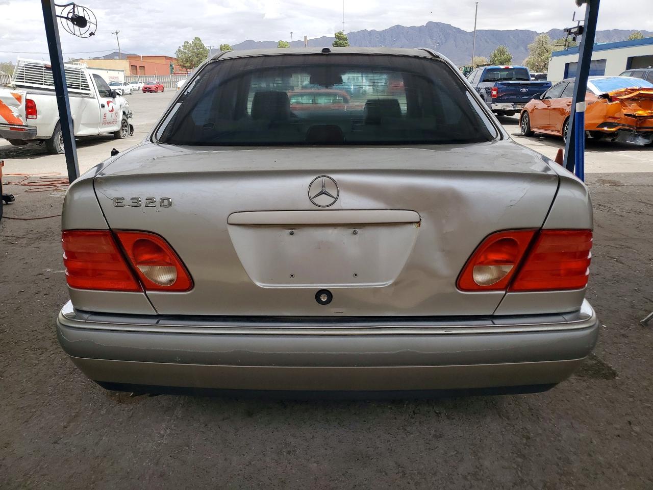 1996 Mercedes-benz E 320 Silver vin: WDBJF55F4TJ005101