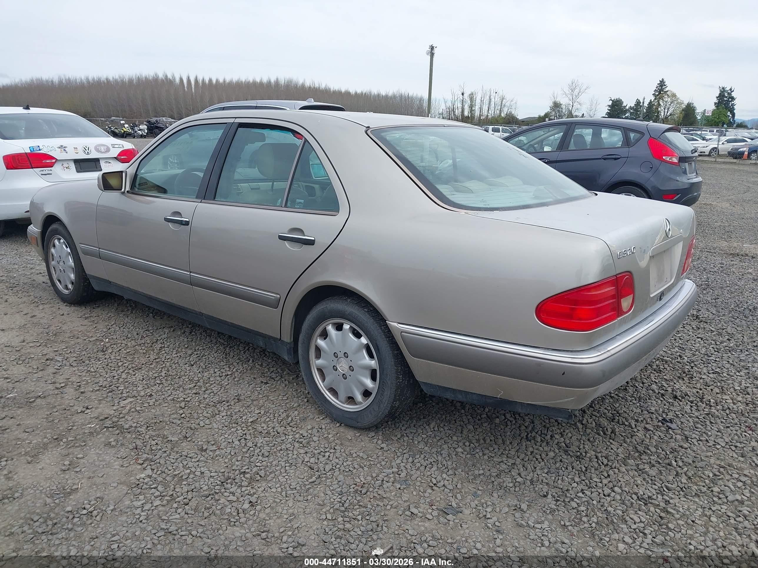1997 Mercedes-benz E 320   Gold vin: WDBJF55F4VA409809