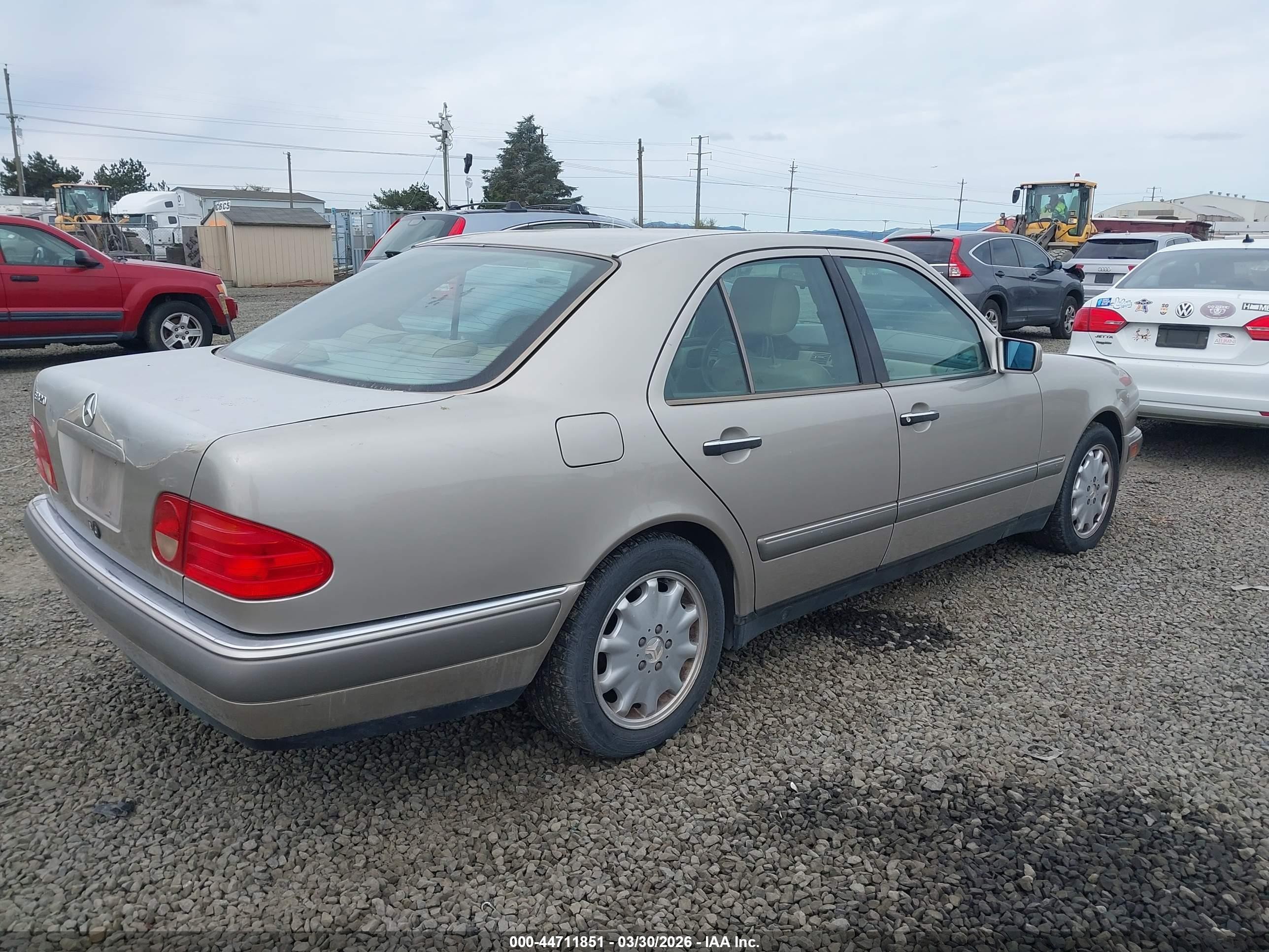 1997 Mercedes-benz E 320   Gold vin: WDBJF55F4VA409809