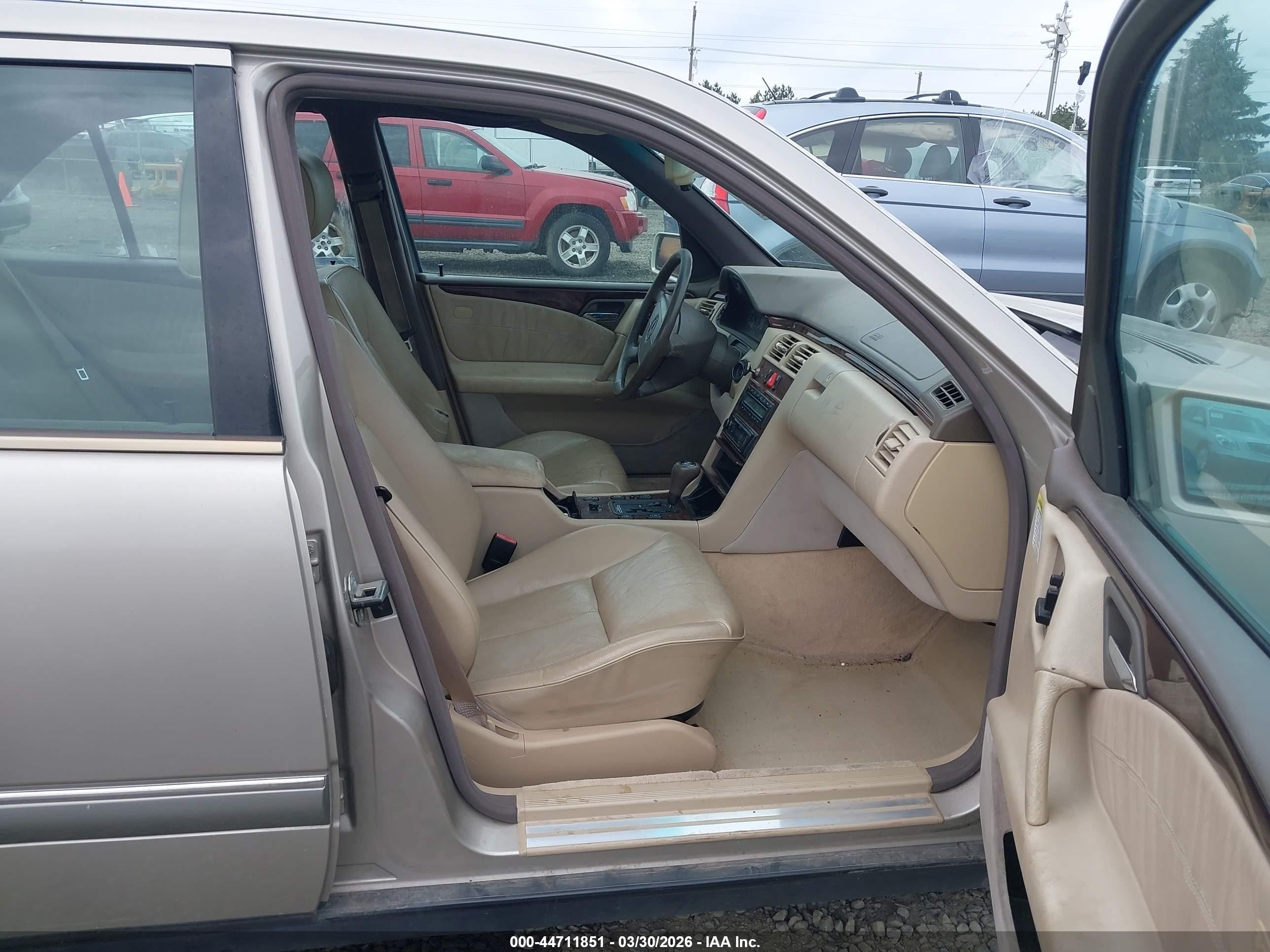 1997 Mercedes-benz E 320   Gold vin: WDBJF55F4VA409809