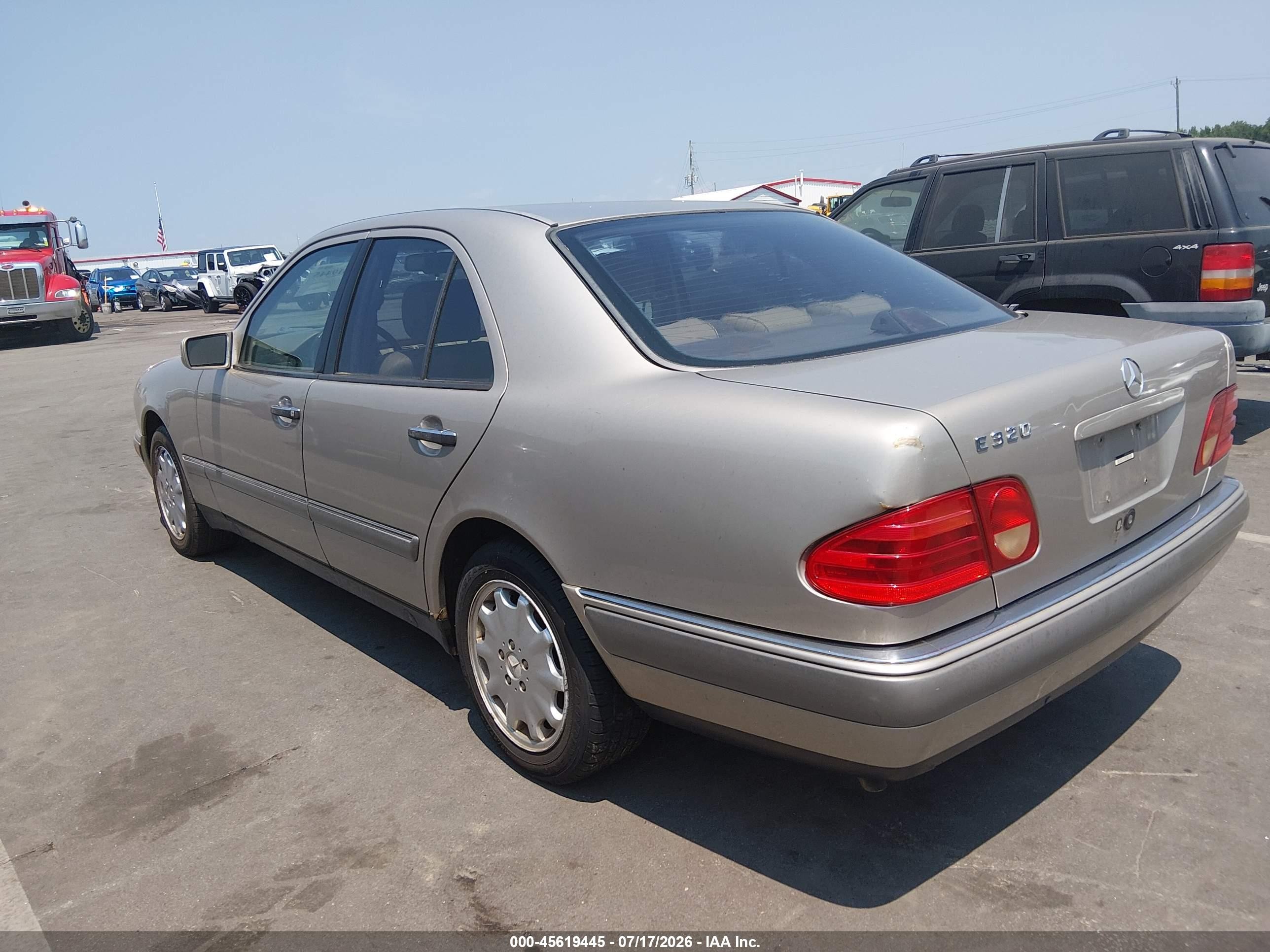 1997 Mercedes-benz E 320   Champagne vin: WDBJF55F4VA415707
