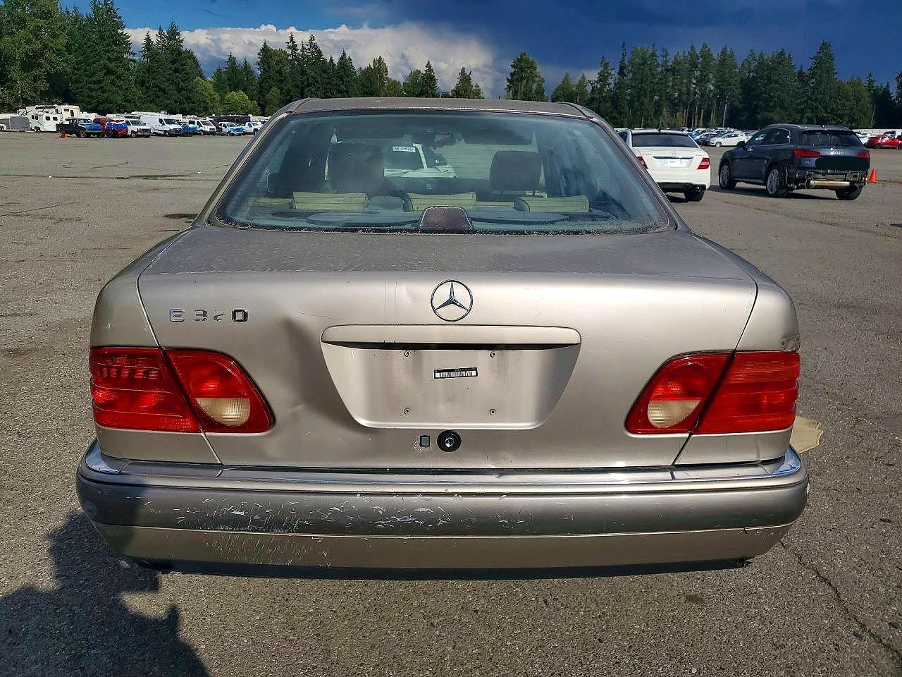 1997 Mercedes-benz E 320 Beige vin: WDBJF55F5VA351290