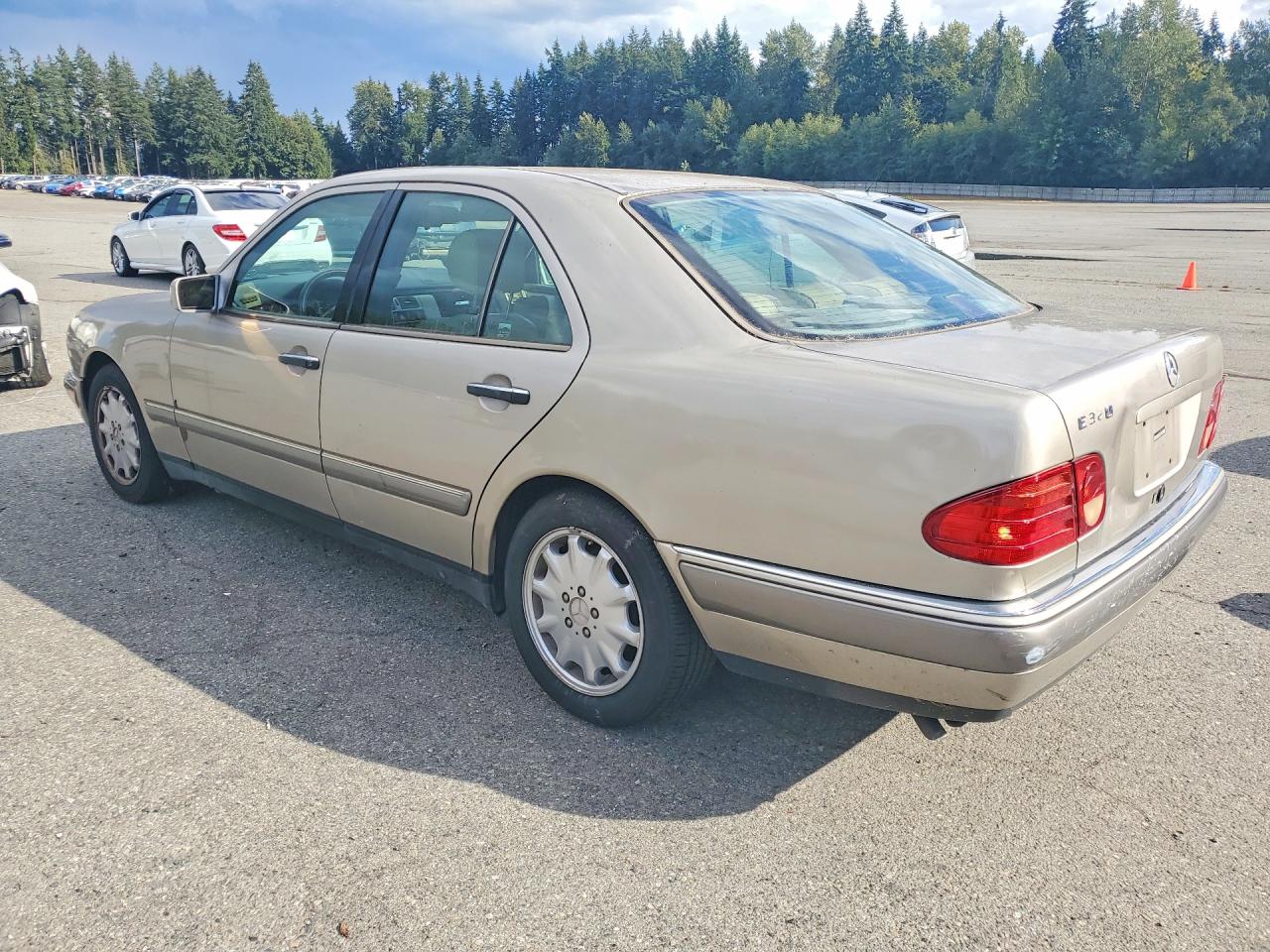 1997 Mercedes-benz E 320 Beige vin: WDBJF55F5VA351290