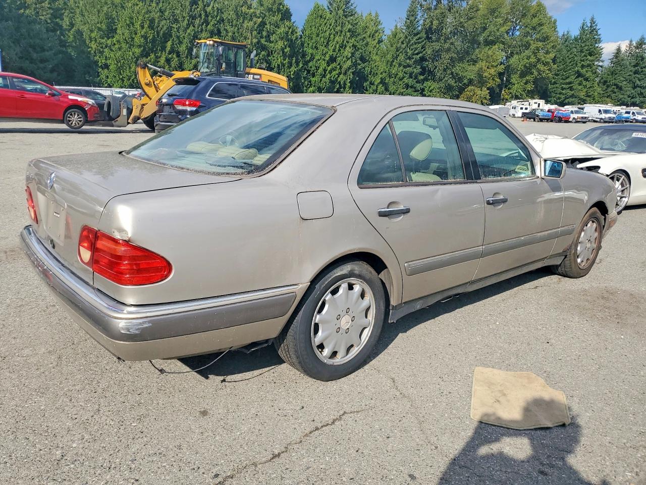1997 Mercedes-benz E 320 Beige vin: WDBJF55F5VA351290