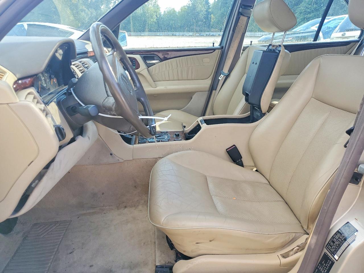 1997 Mercedes-benz E 320 Beige vin: WDBJF55F5VA351290