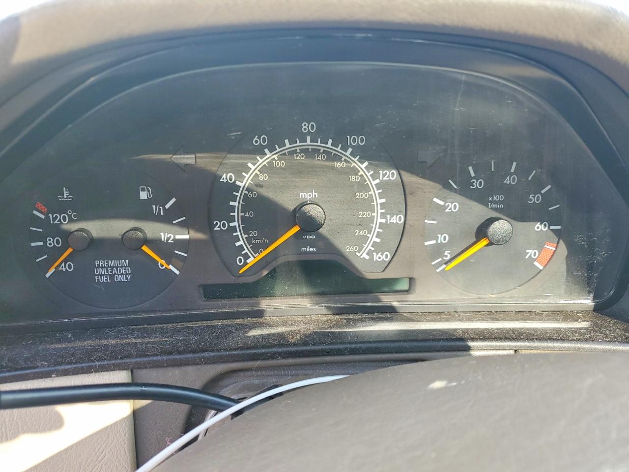 1997 Mercedes-benz E 320 Beige vin: WDBJF55F5VA351290