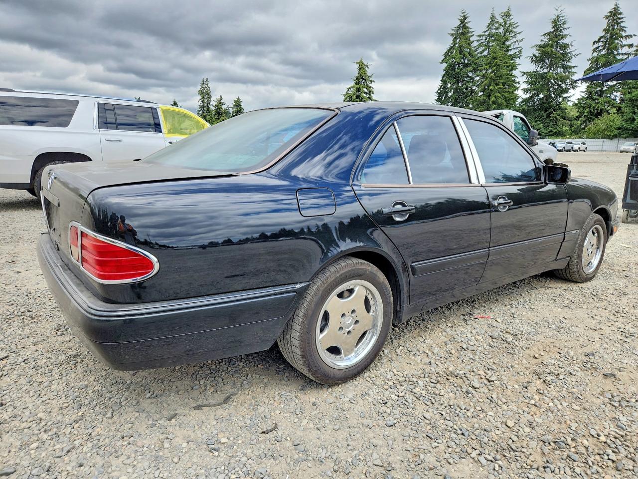 1997 Mercedes-benz E 320 Black vin: WDBJF55F5VA371409
