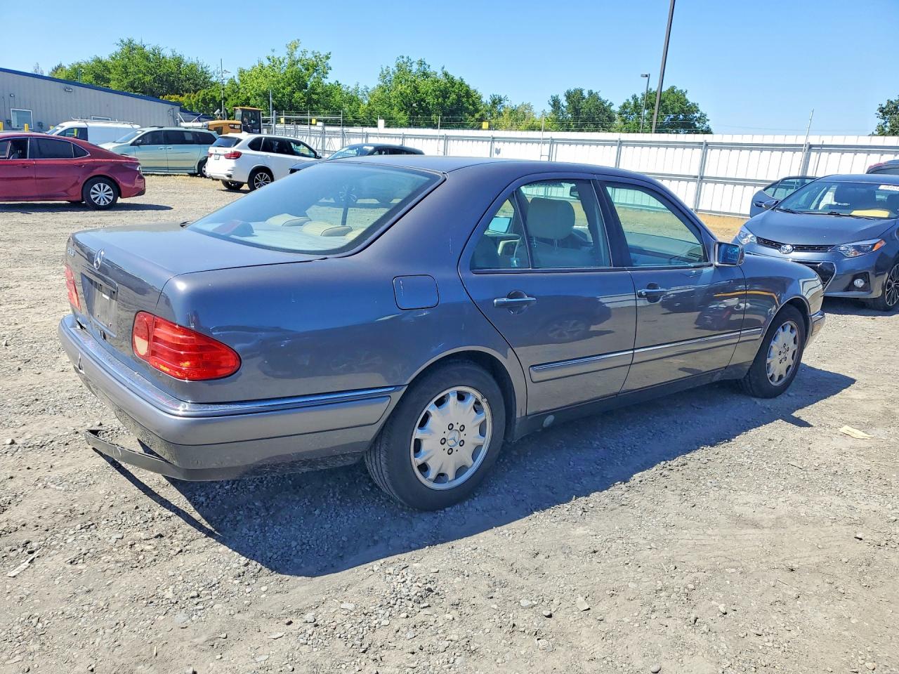 1997 Mercedes-benz E 320 Gray vin: WDBJF55F5VA403159