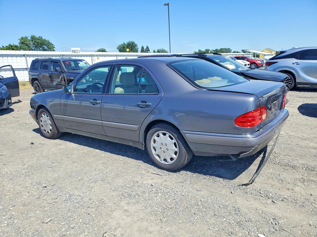 1997 Mercedes-benz E 320 Gray vin: WDBJF55F5VA403159