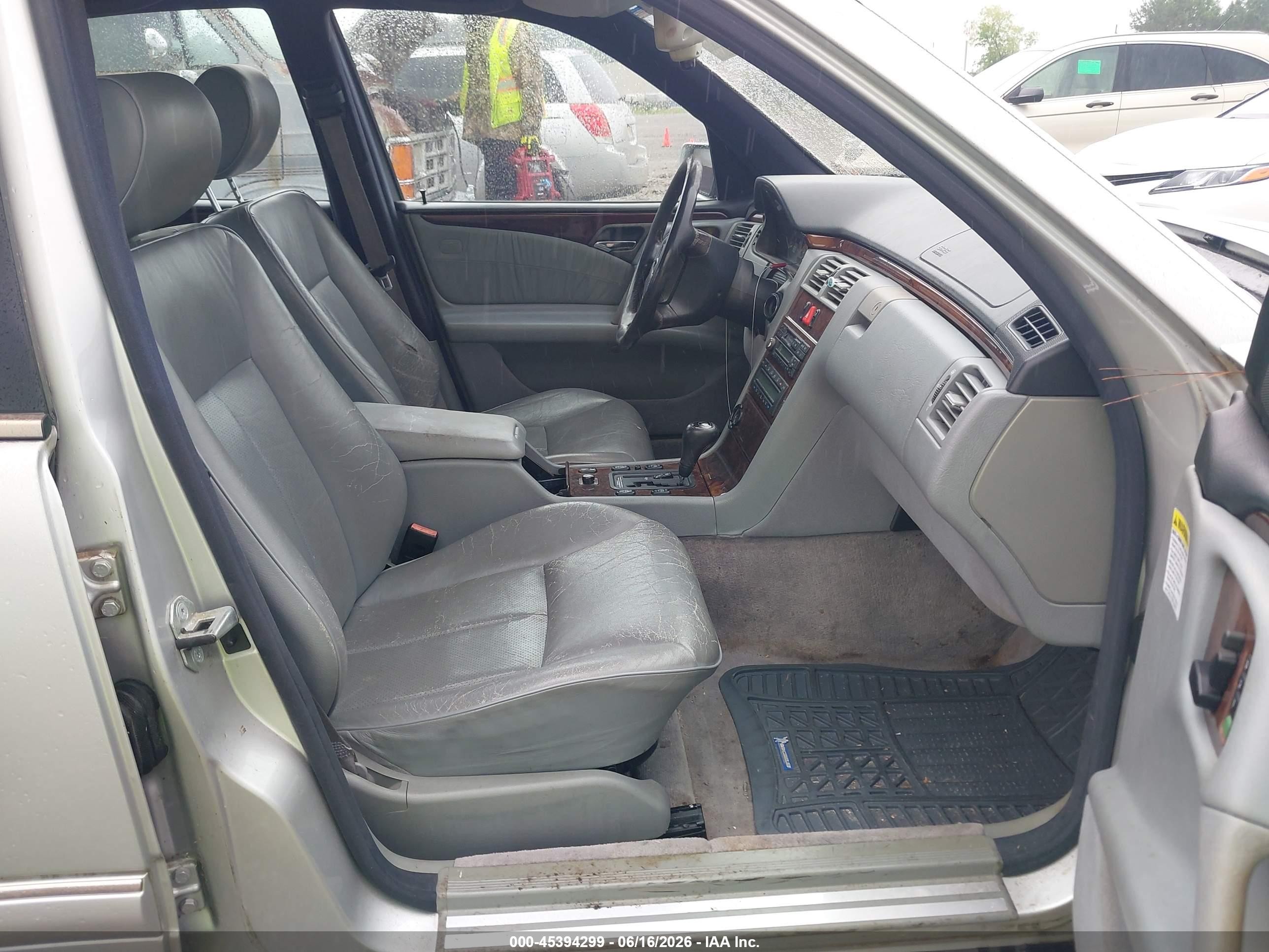 1997 Mercedes-benz E 320   Silver vin: WDBJF55F5VA417207