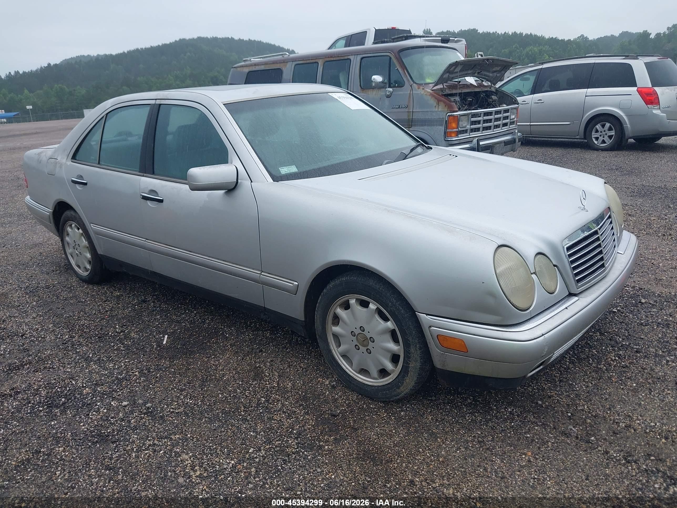 1997 Mercedes-benz E 320   Silver vin: WDBJF55F5VA417207