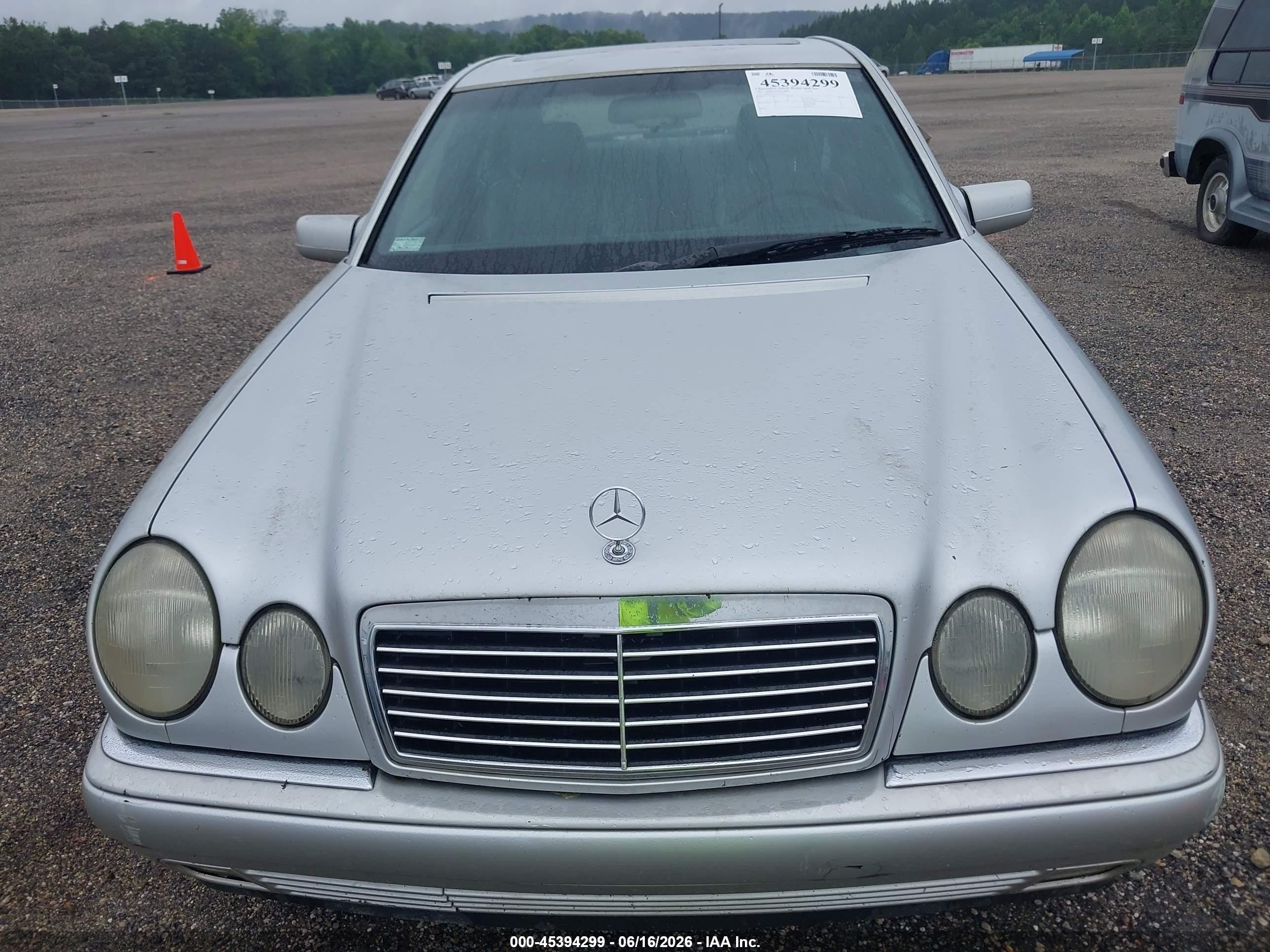 1997 Mercedes-benz E 320   Silver vin: WDBJF55F5VA417207