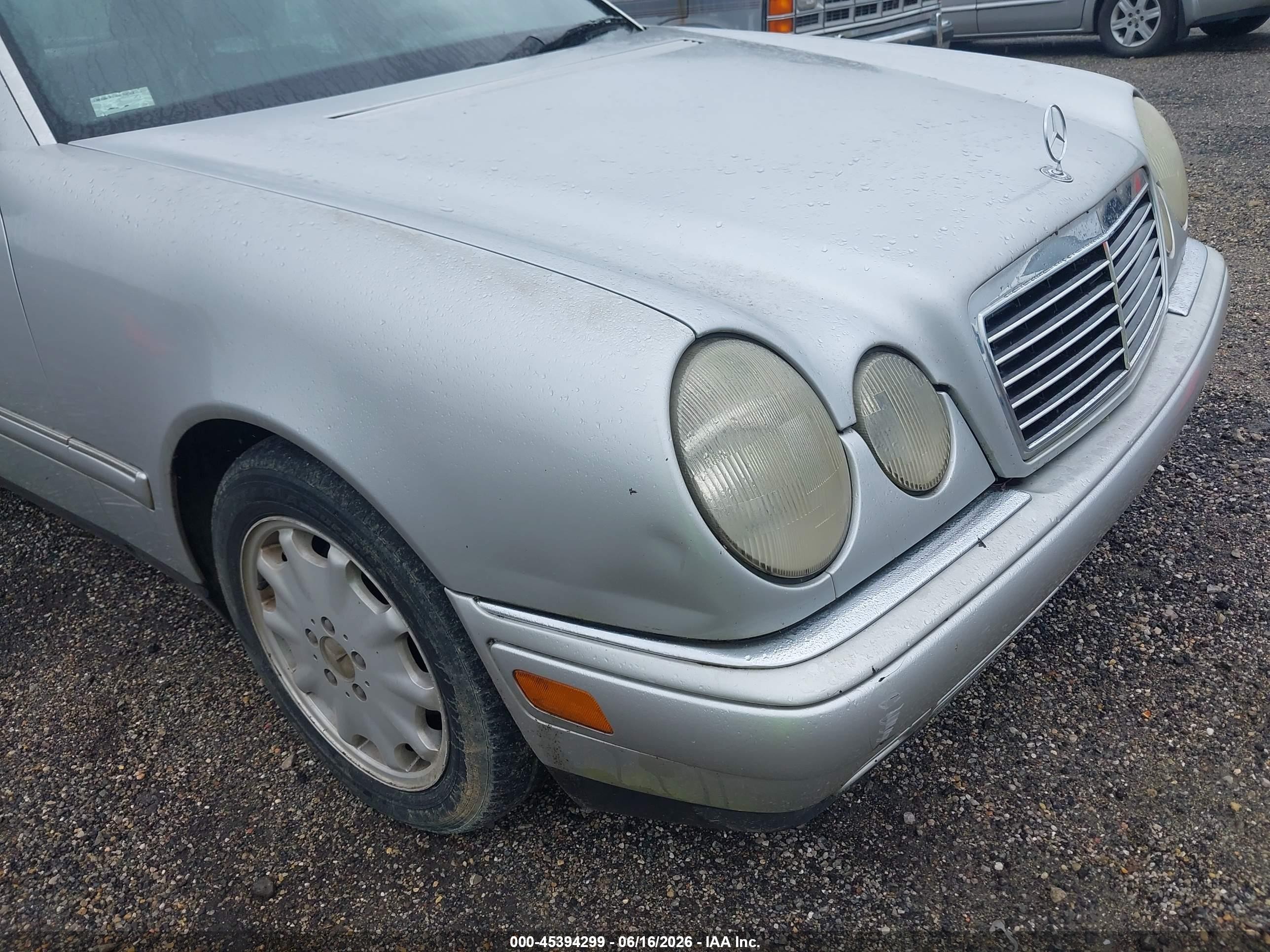 1997 Mercedes-benz E 320   Silver vin: WDBJF55F5VA417207