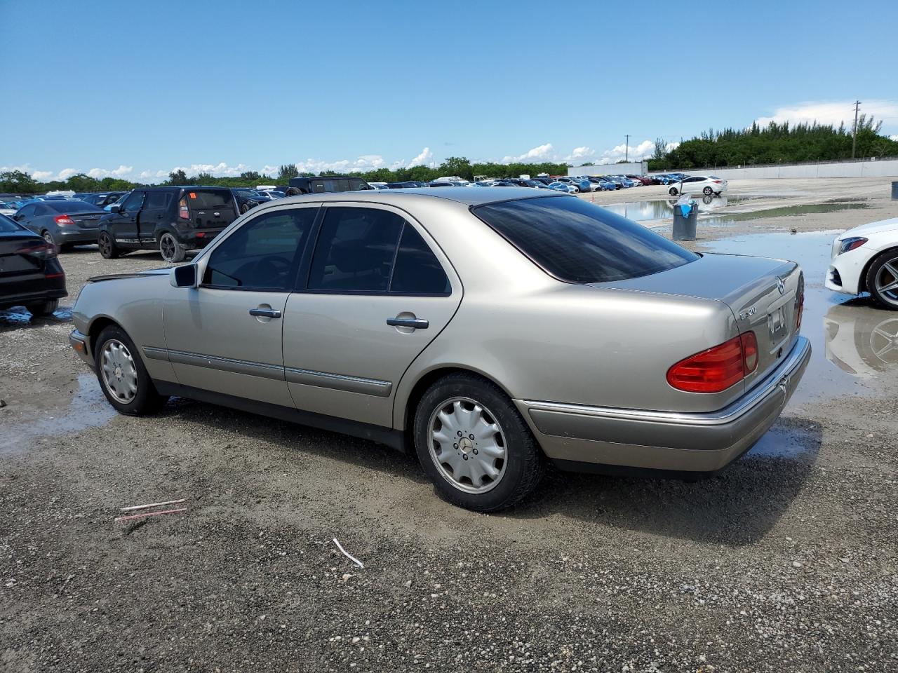 1997 Mercedes-benz E 320 Silver vin: WDBJF55F5VJ025733