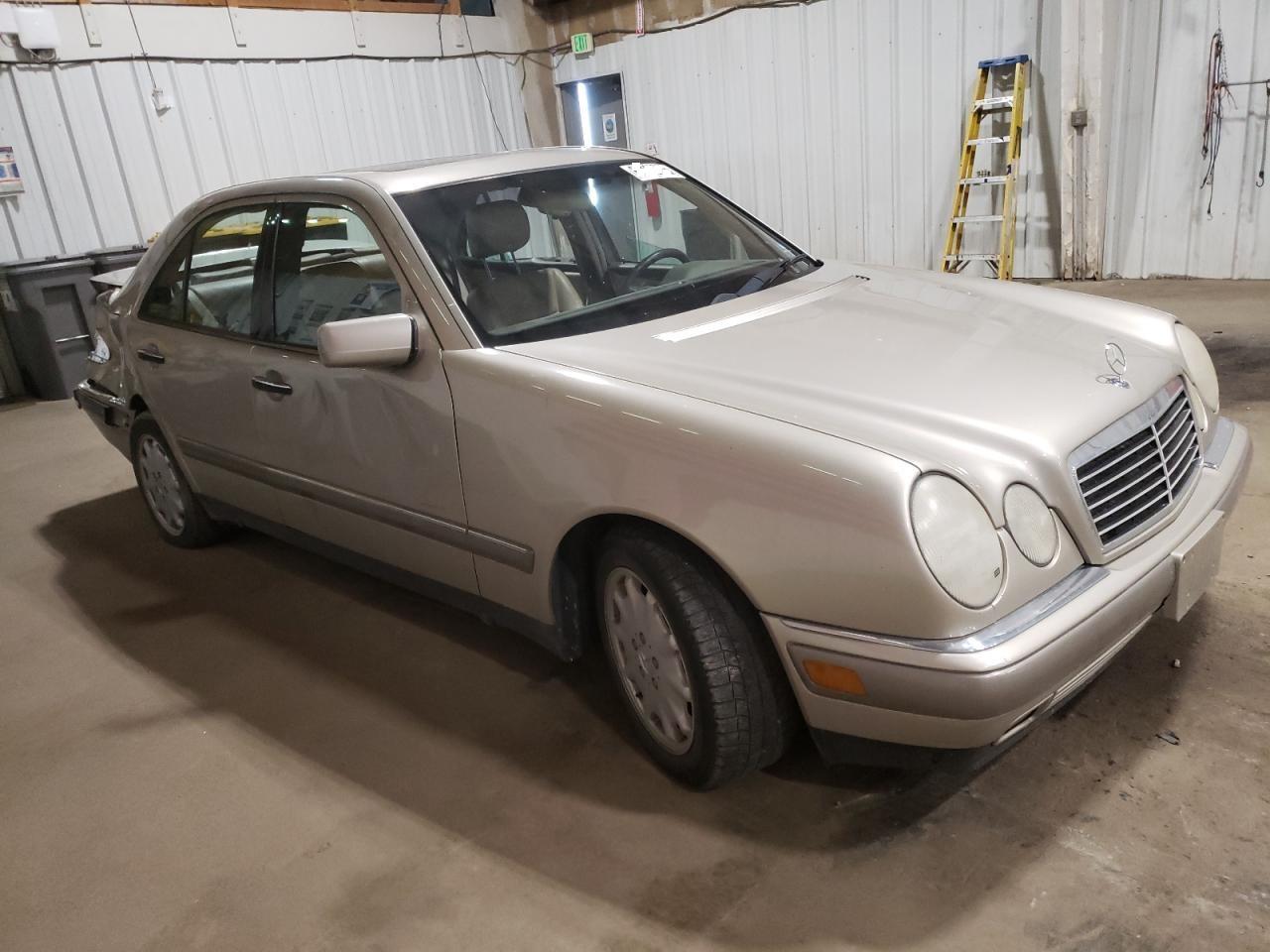 1996 Mercedes-benz E 320 Gold vin: WDBJF55F6TJ002734