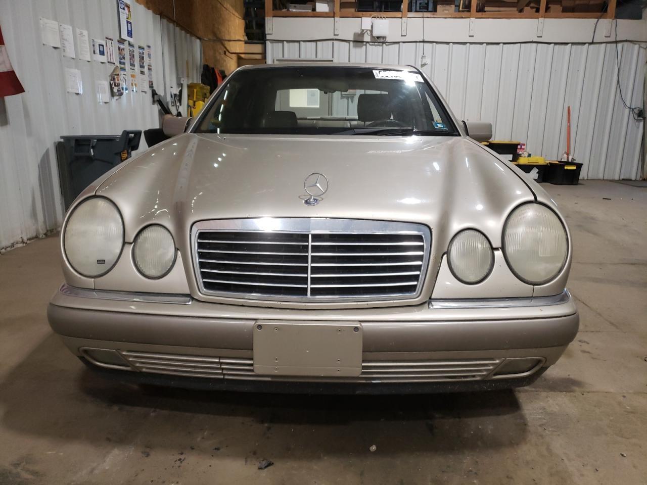 1996 Mercedes-benz E 320 Gold vin: WDBJF55F6TJ002734