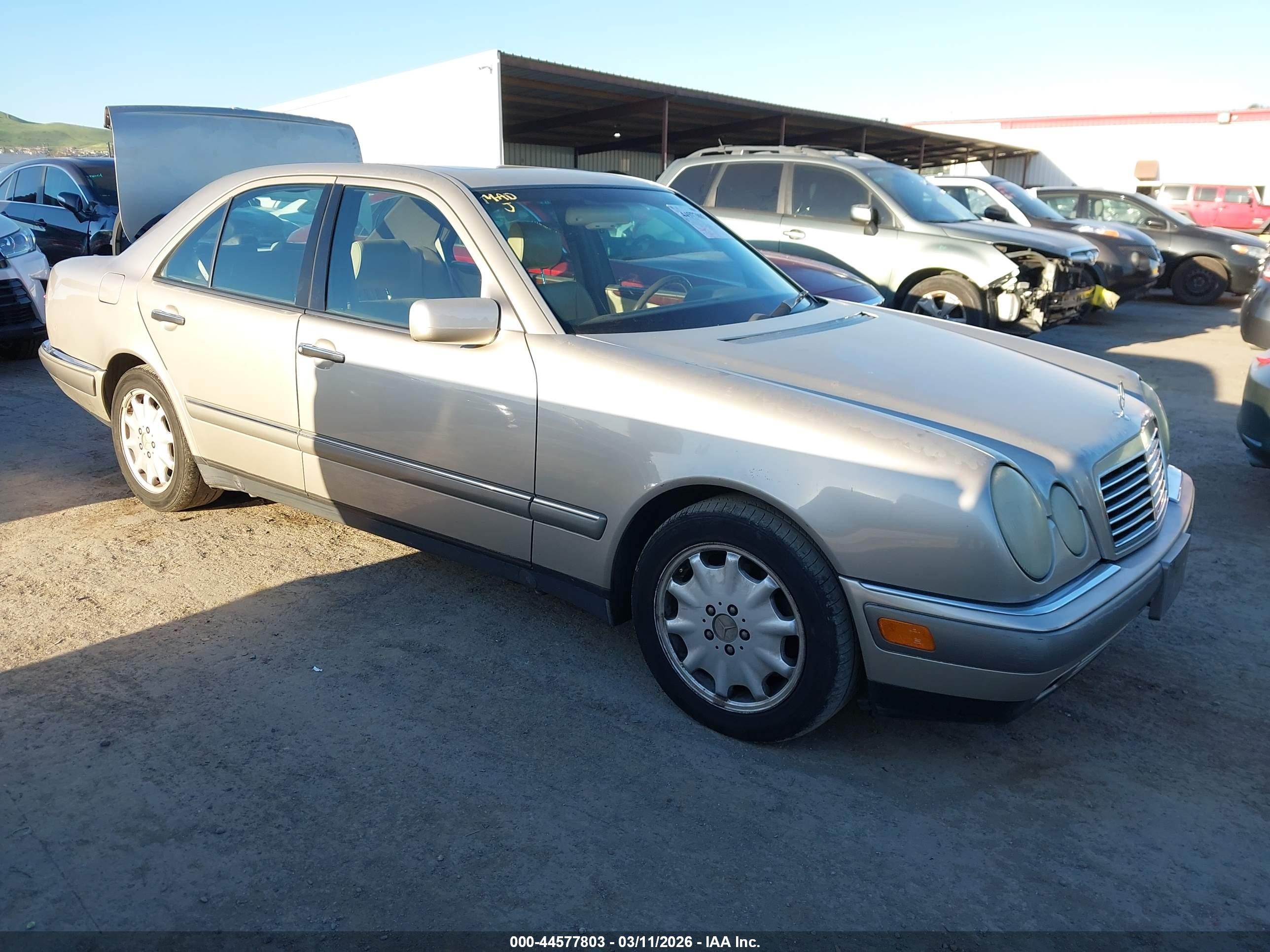 1997 Mercedes-benz E 320   Золотой vin: WDBJF55F6VA423341
