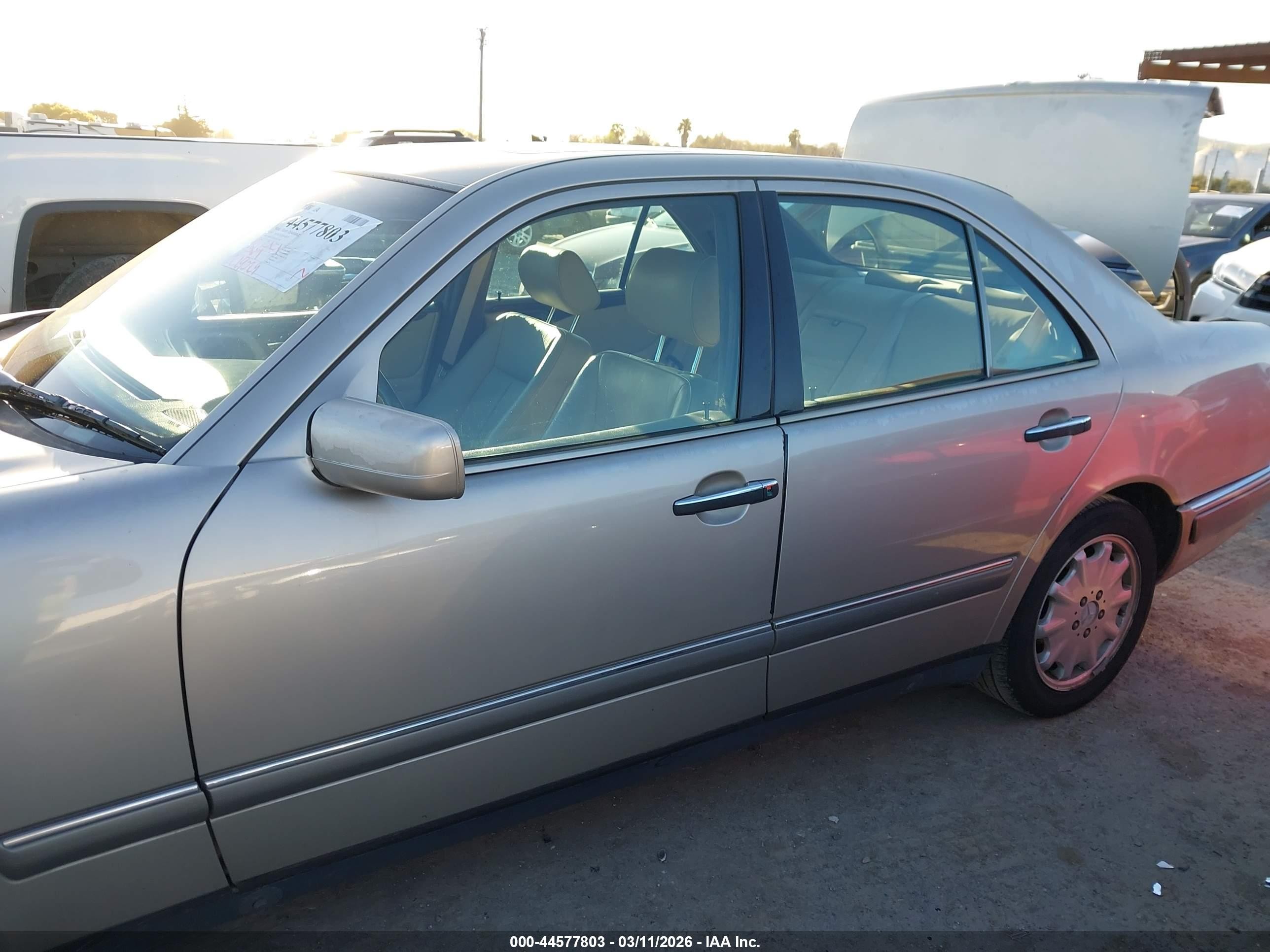 1997 Mercedes-benz E 320   Gold vin: WDBJF55F6VA423341