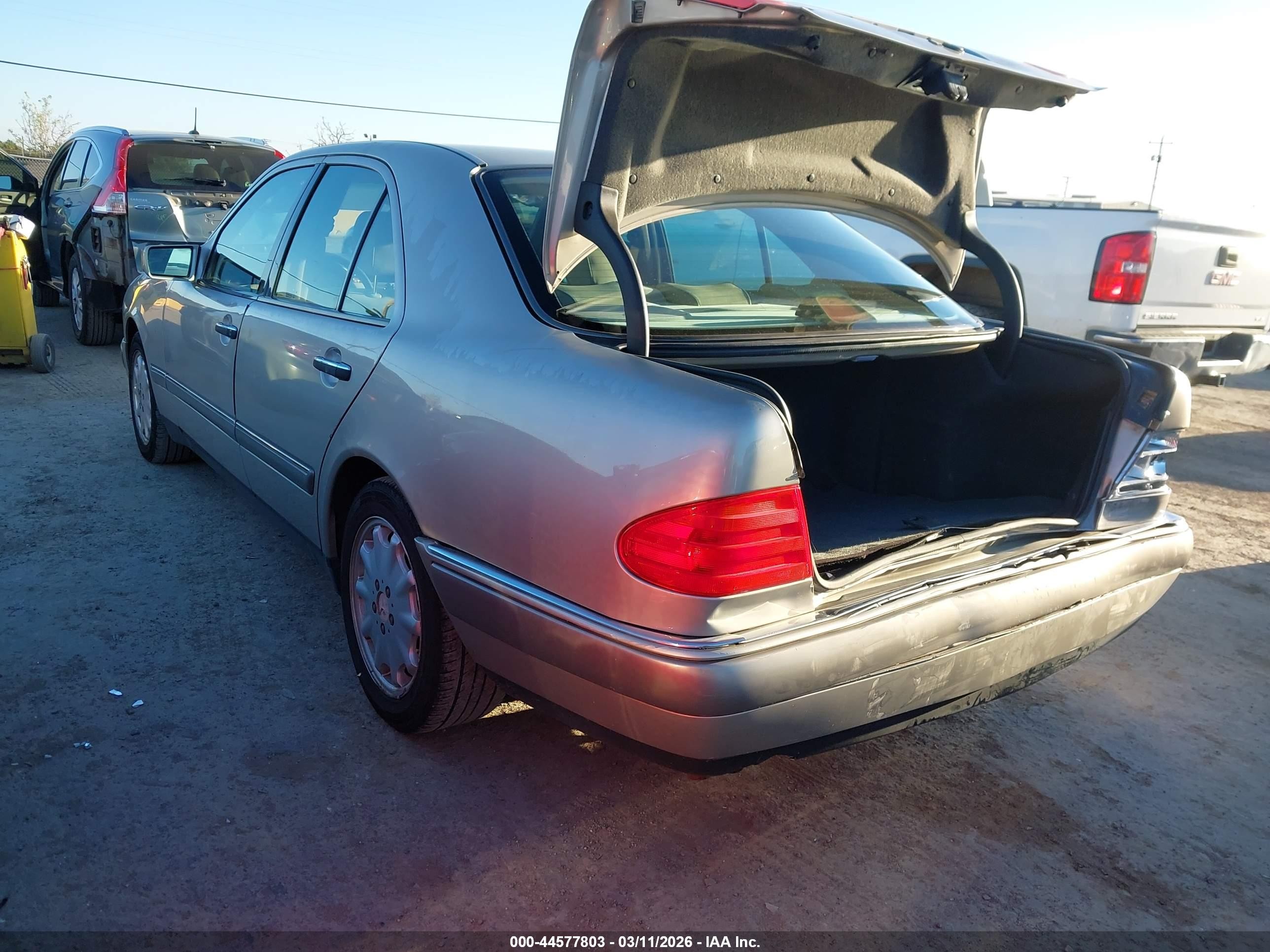 1997 Mercedes-benz E 320   Gold vin: WDBJF55F6VA423341