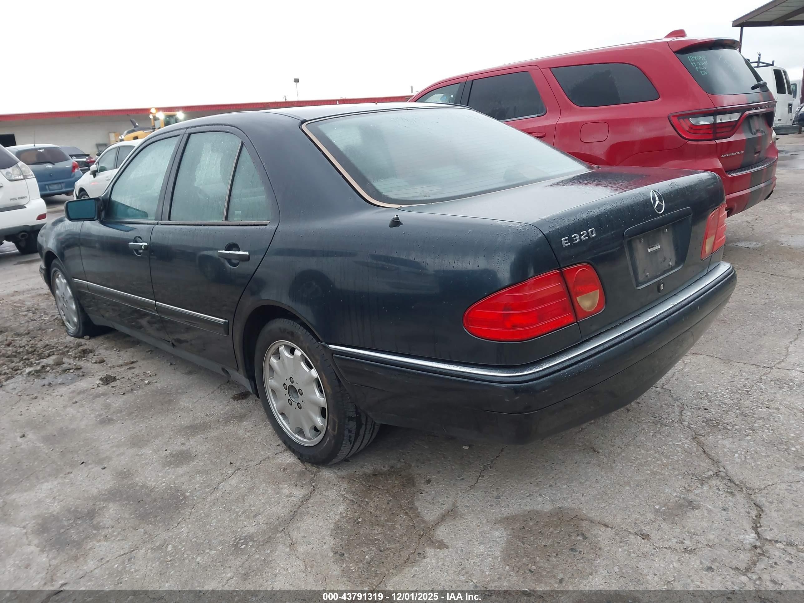 1996 Mercedes-benz E 320 Blue vin: WDBJF55F8TJ017025