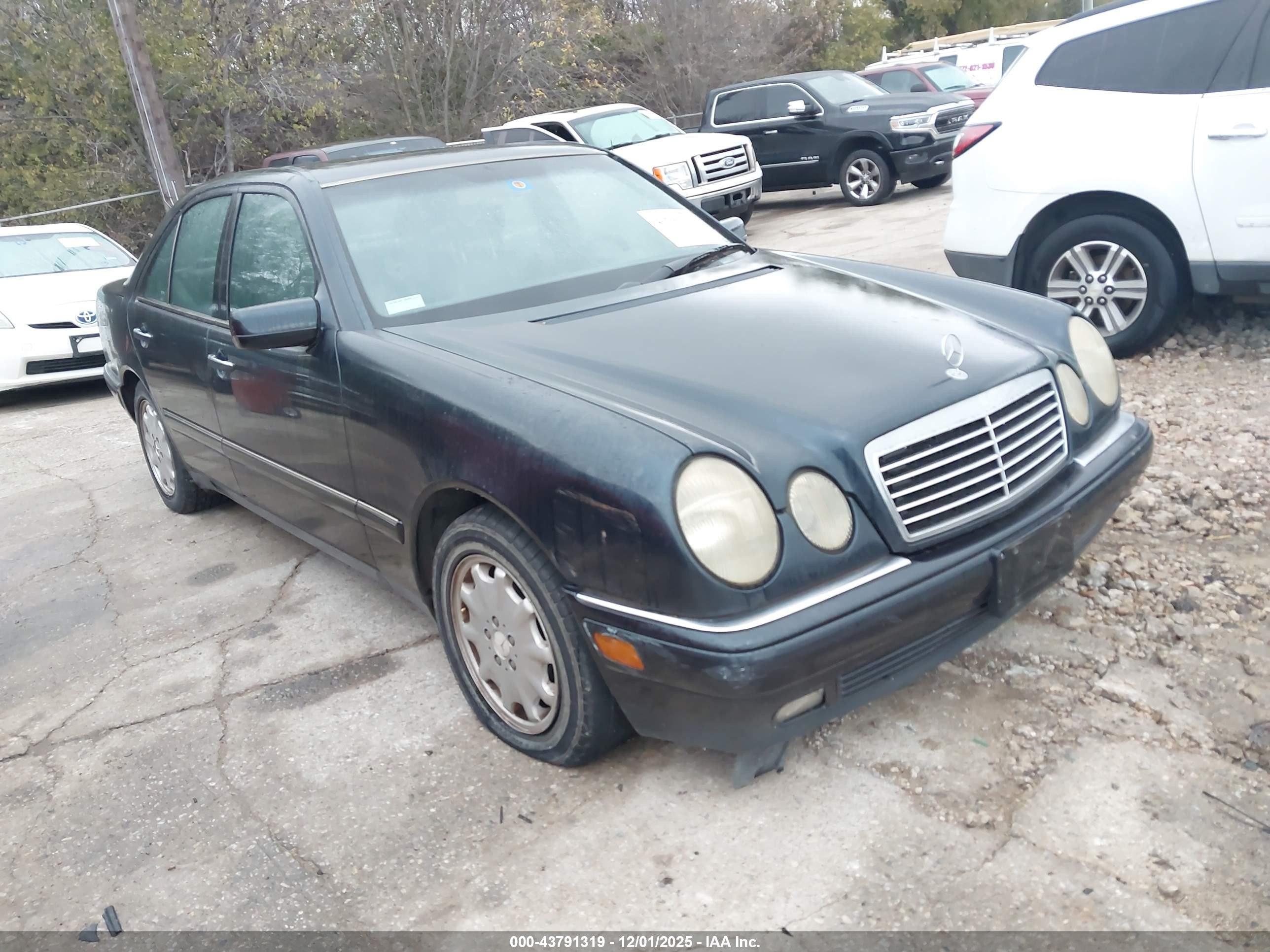 1996 Mercedes-benz E 320 Blue vin: WDBJF55F8TJ017025