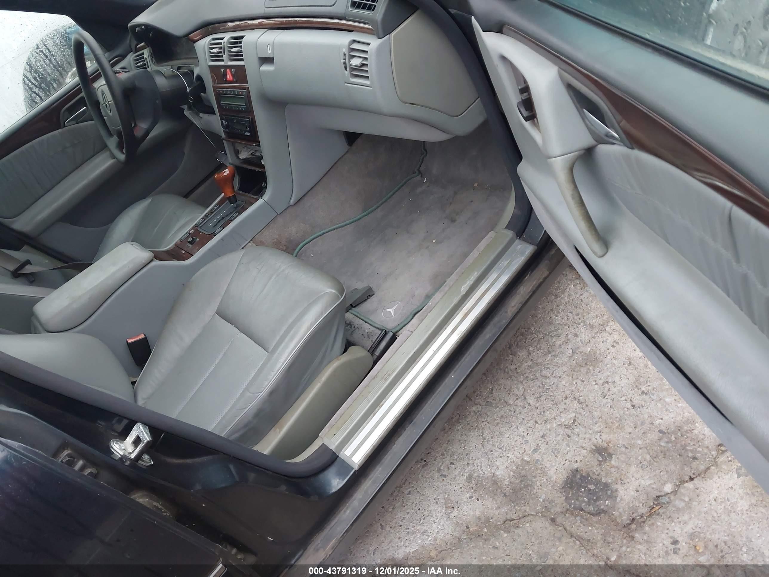 1996 Mercedes-benz E 320 Blue vin: WDBJF55F8TJ017025