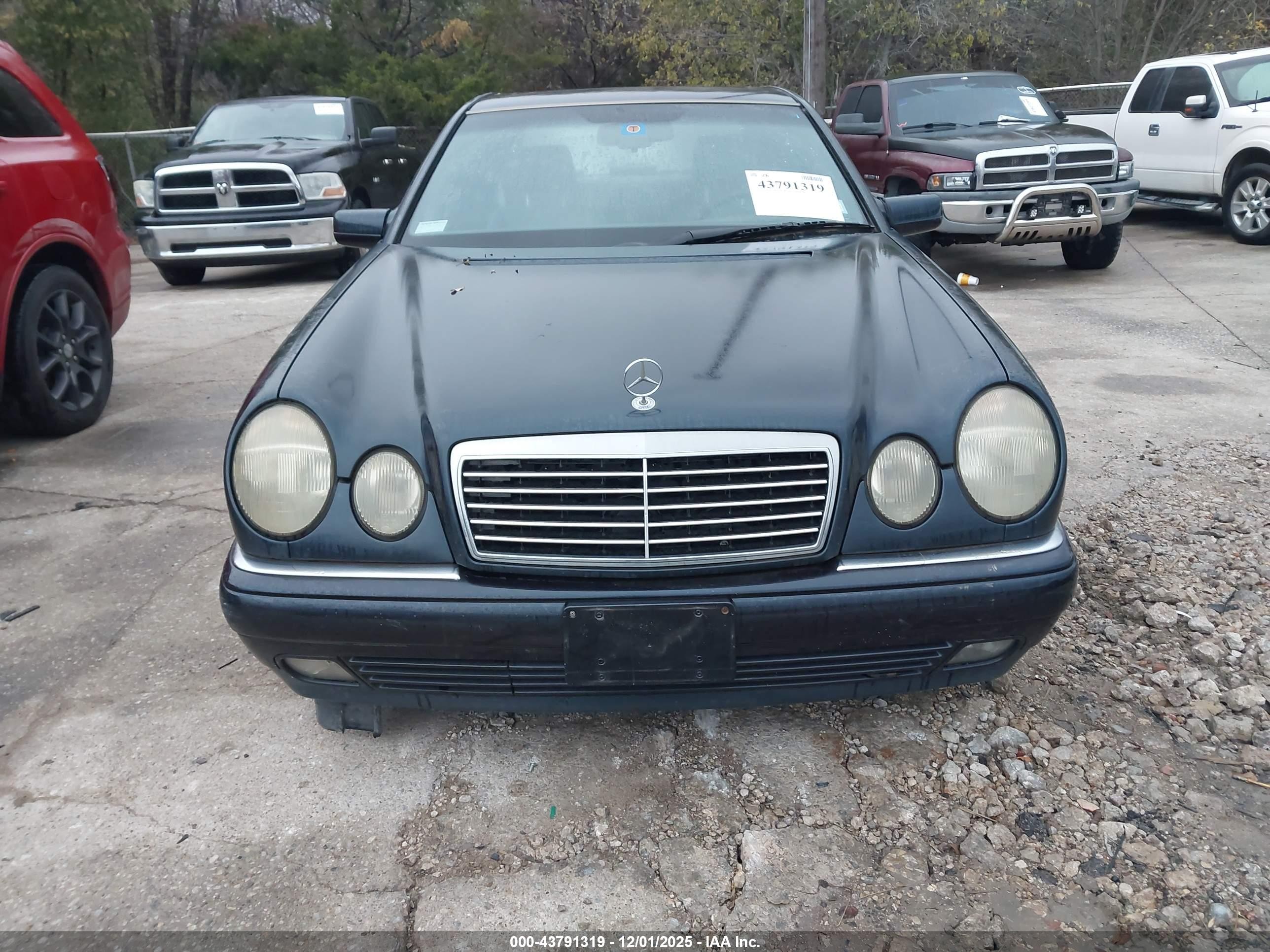 1996 Mercedes-benz E 320 Blue vin: WDBJF55F8TJ017025