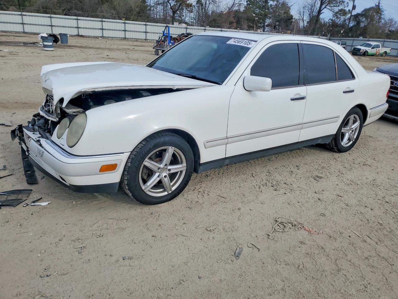 1997 Mercedes-benz E 320 White vin: WDBJF55F8VA346441