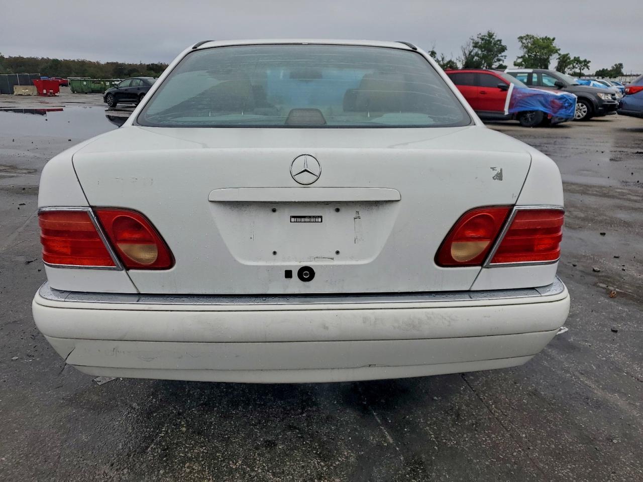 1997 Mercedes-benz E 320 White vin: WDBJF55F8VA408372