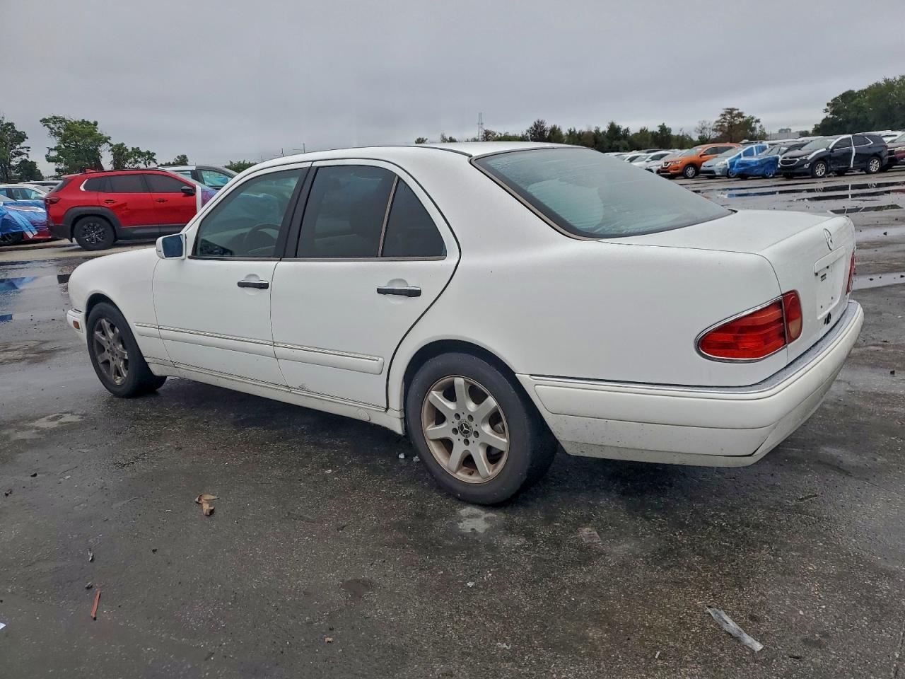 1997 Mercedes-benz E 320 White vin: WDBJF55F8VA408372