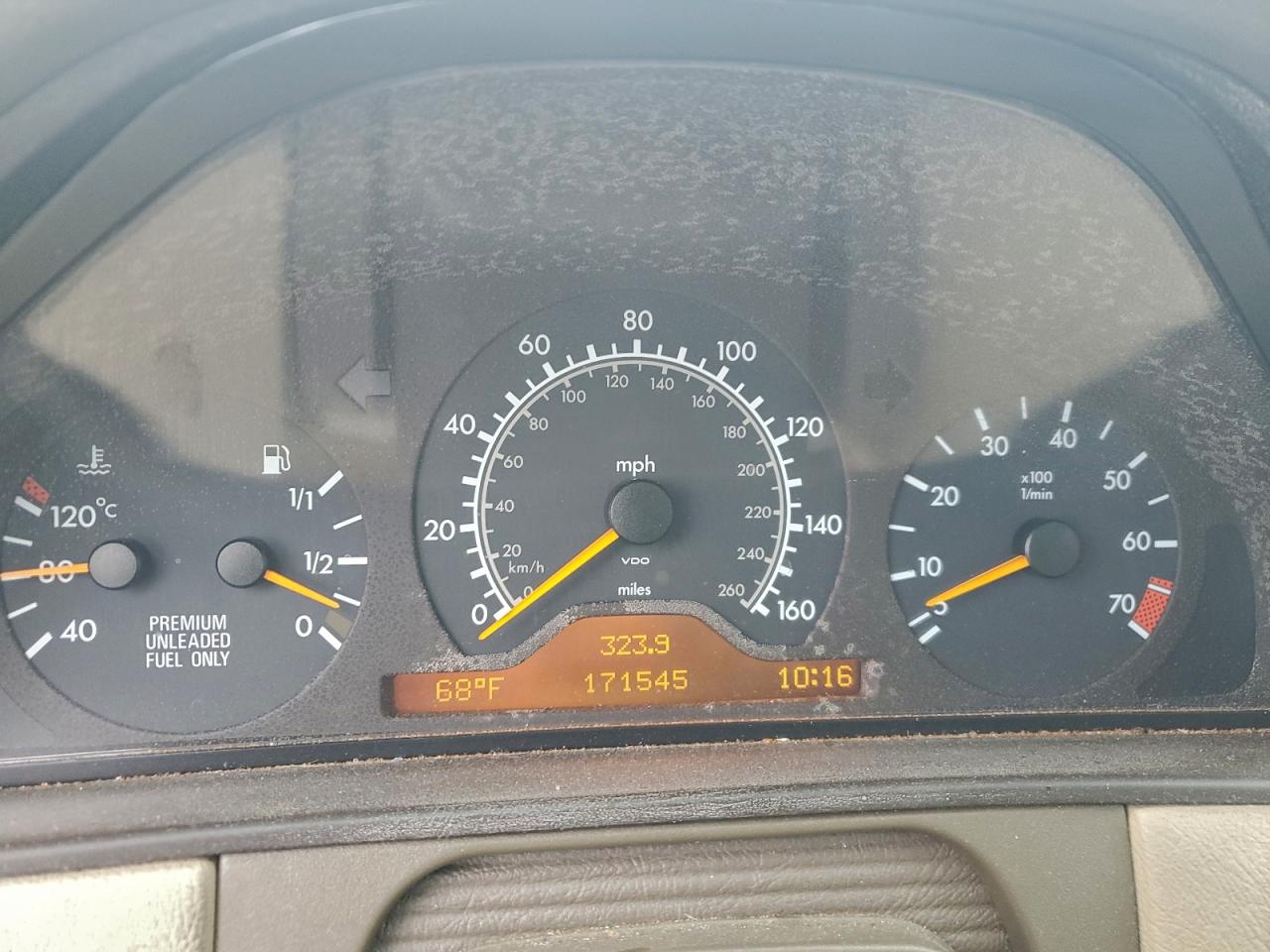 1997 Mercedes-benz E 320 White vin: WDBJF55F8VA408372