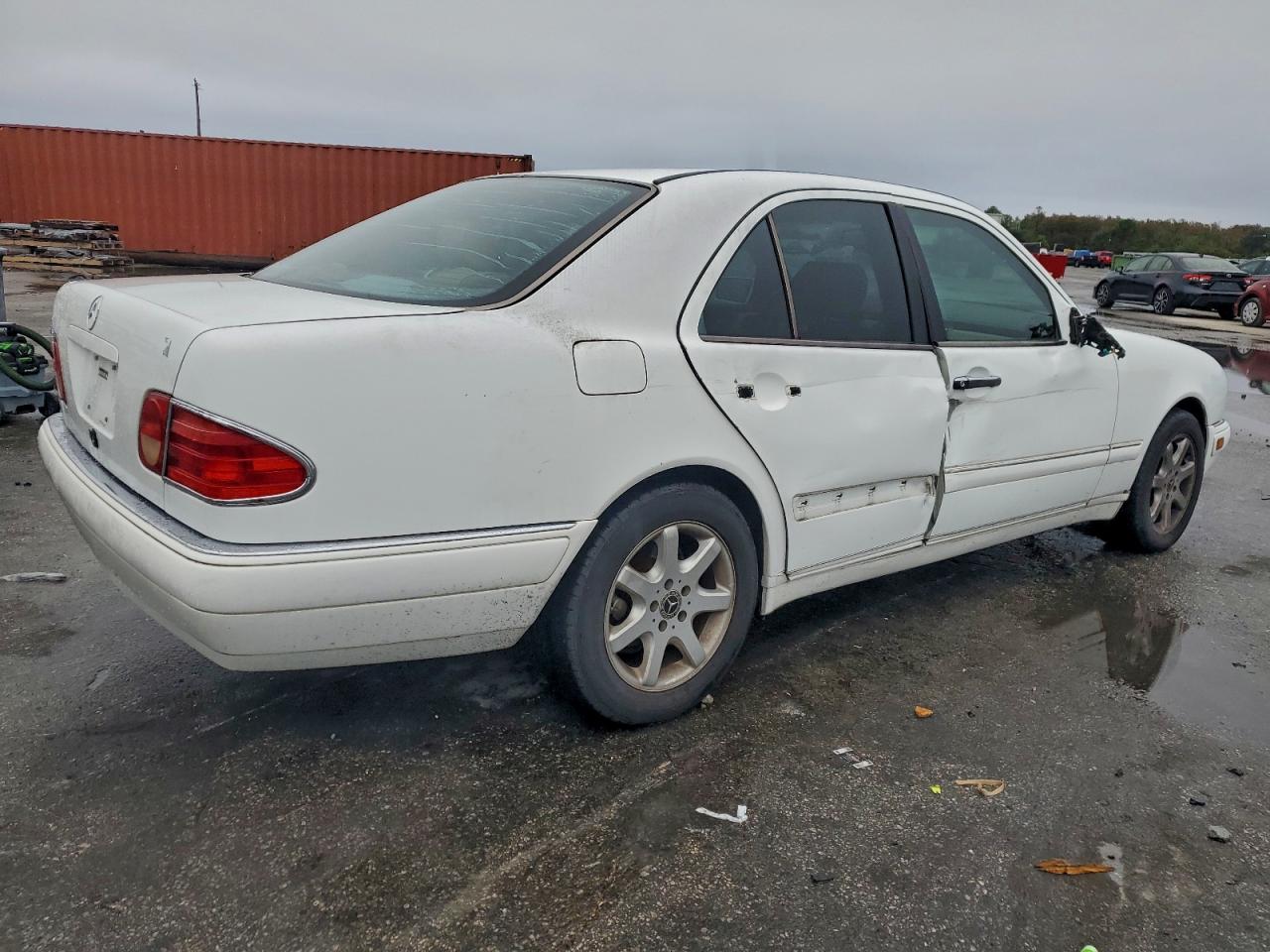 1997 Mercedes-benz E 320 White vin: WDBJF55F8VA408372