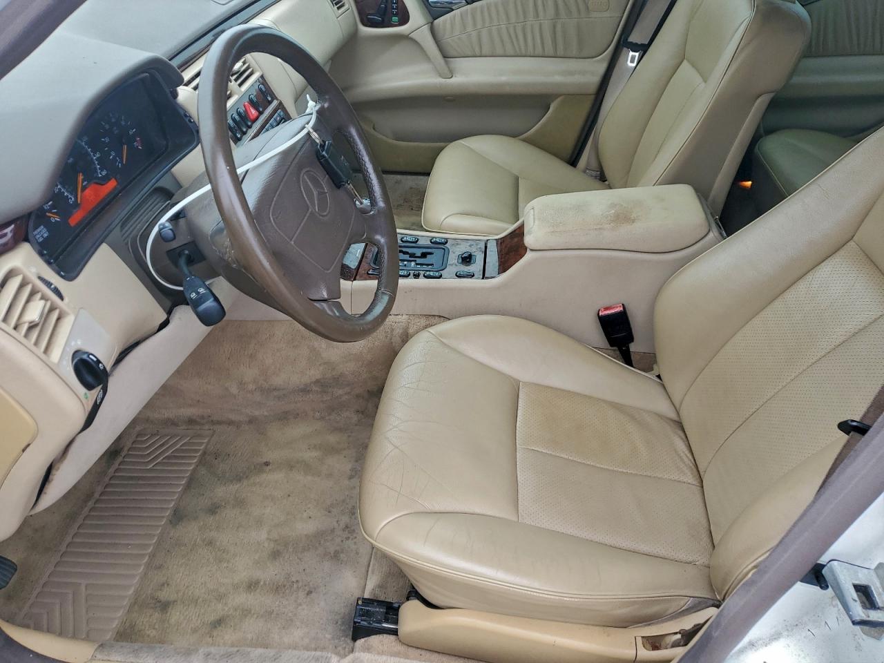 1997 Mercedes-benz E 320 White vin: WDBJF55F8VA408372