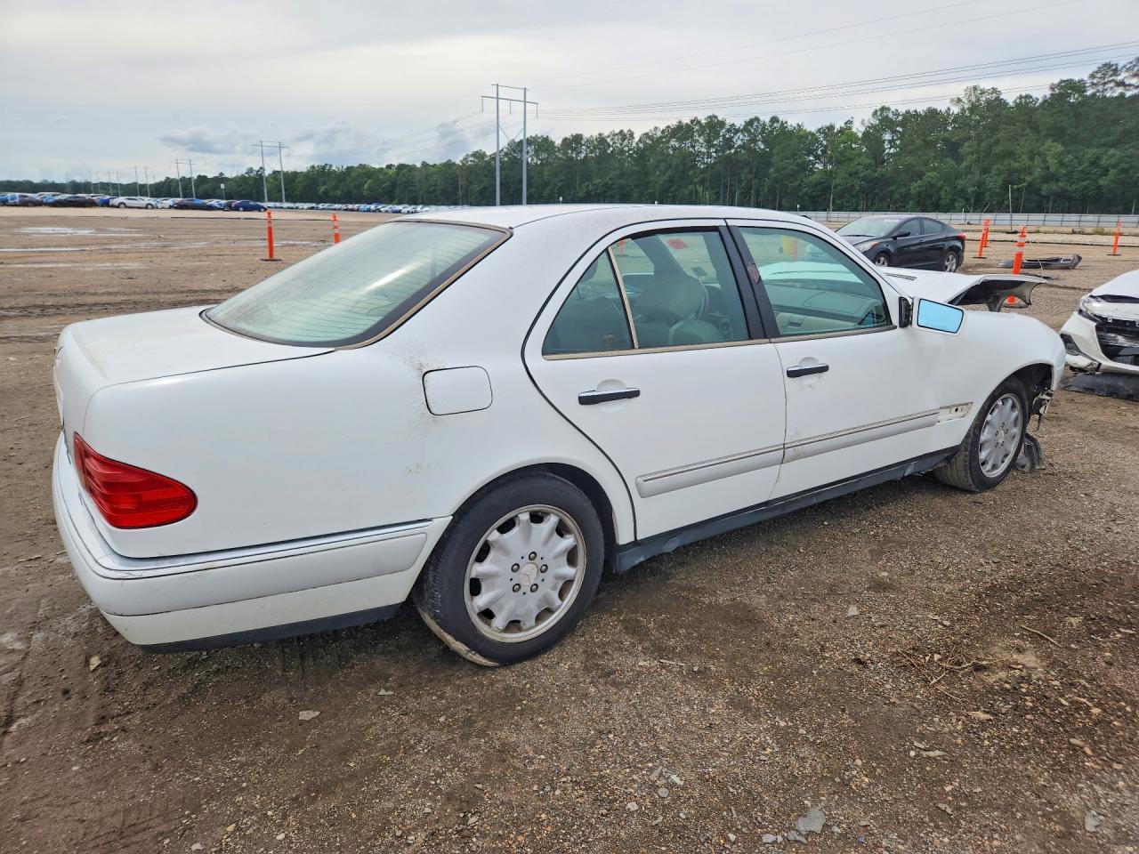 1996 Mercedes-benz E 320 White vin: WDBJF55F9TJ010343