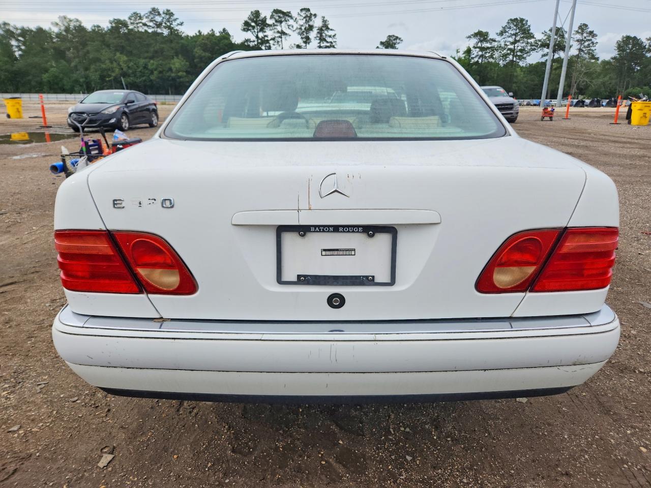 1996 Mercedes-benz E 320 White vin: WDBJF55F9TJ010343
