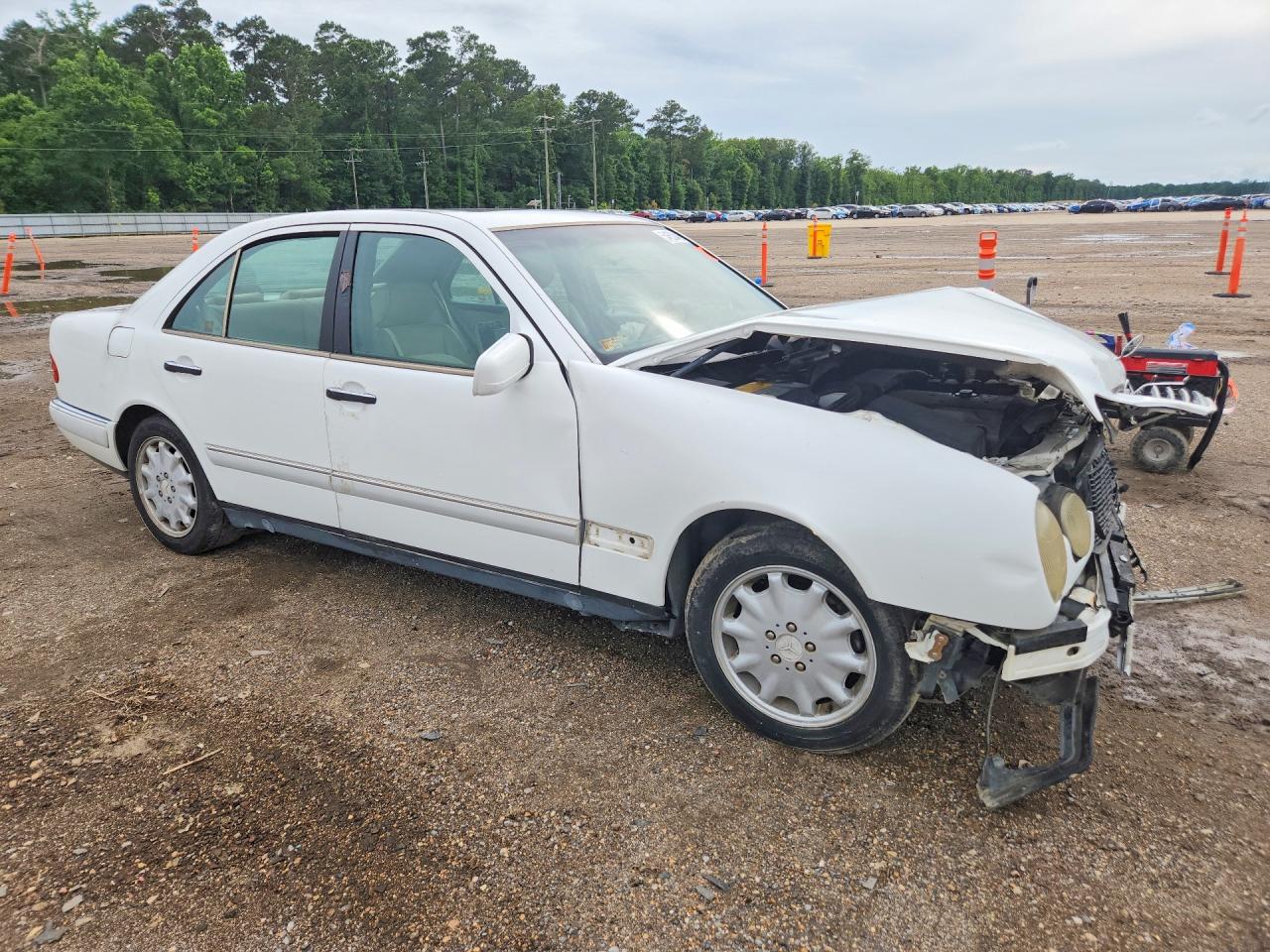 1996 Mercedes-benz E 320 White vin: WDBJF55F9TJ010343
