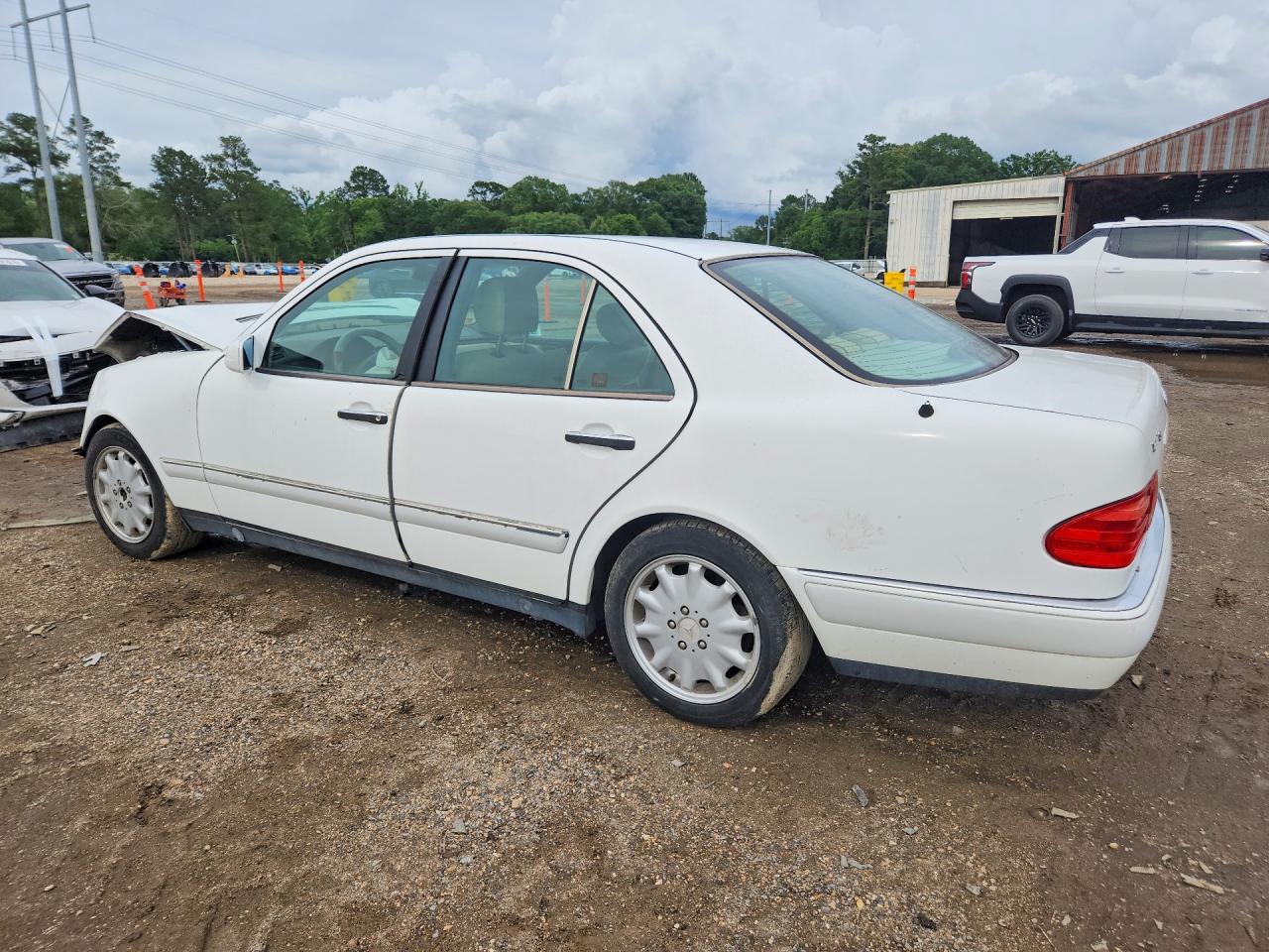 1996 Mercedes-benz E 320 White vin: WDBJF55F9TJ010343