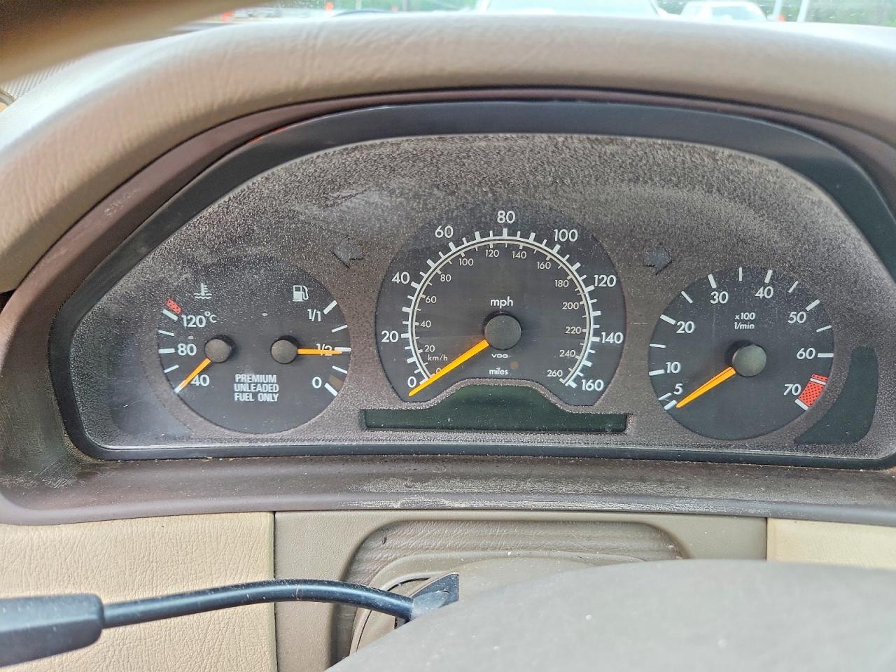 1996 Mercedes-benz E 320 White vin: WDBJF55F9TJ010343