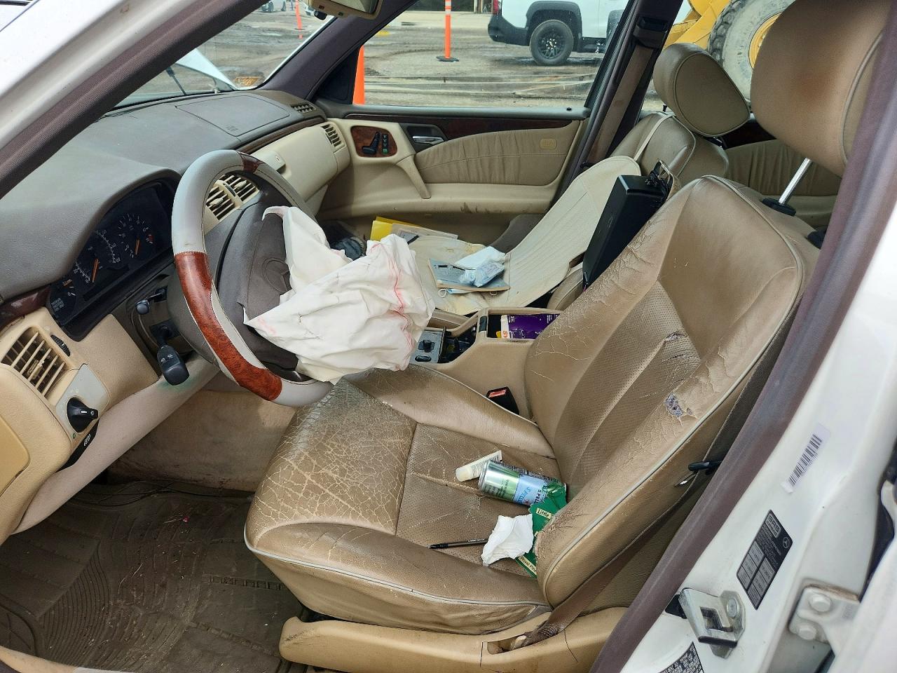 1996 Mercedes-benz E 320 White vin: WDBJF55F9TJ010343