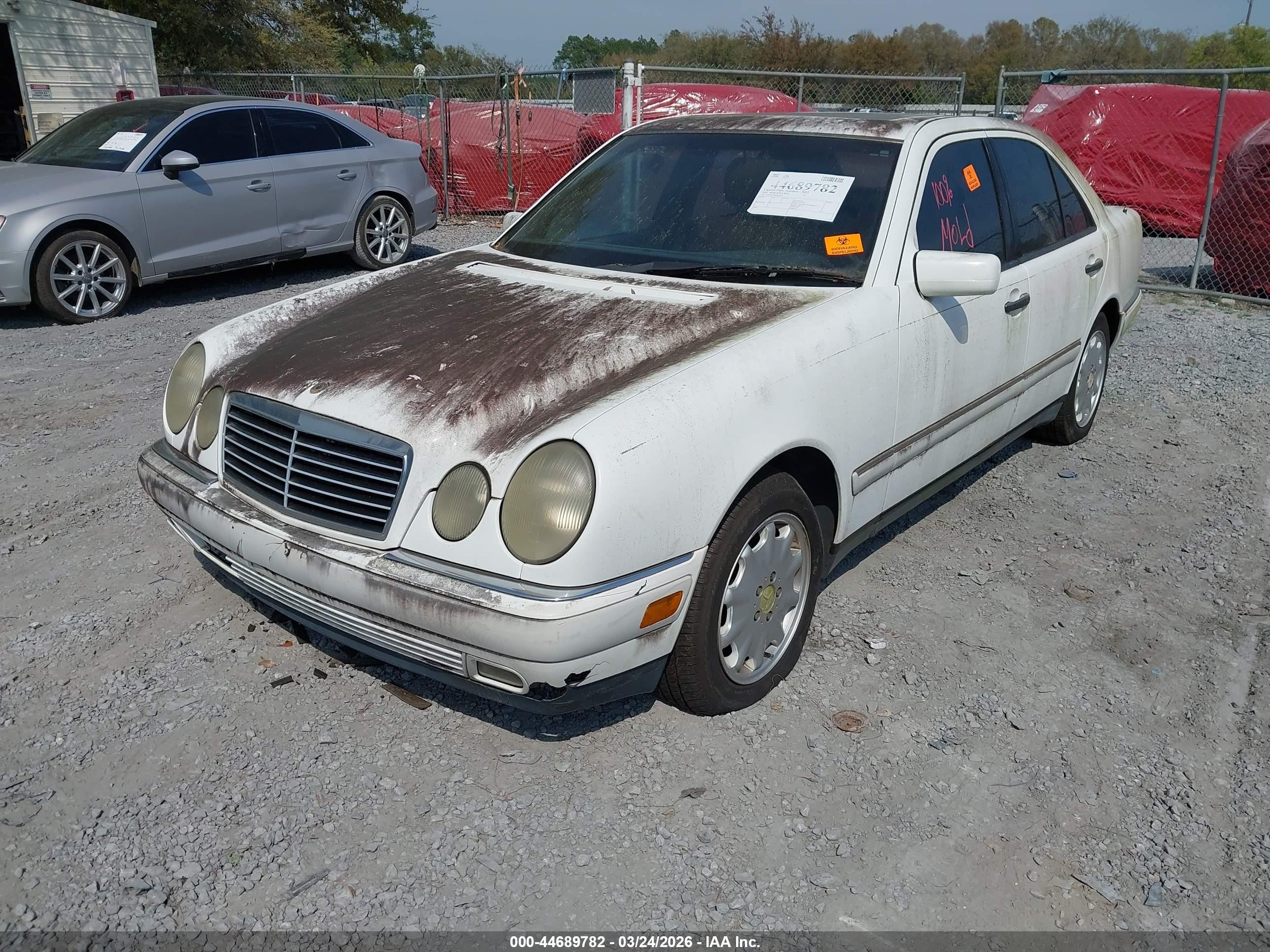 1996 Mercedes-benz E 320 White vin: WDBJF55F9TJ022105