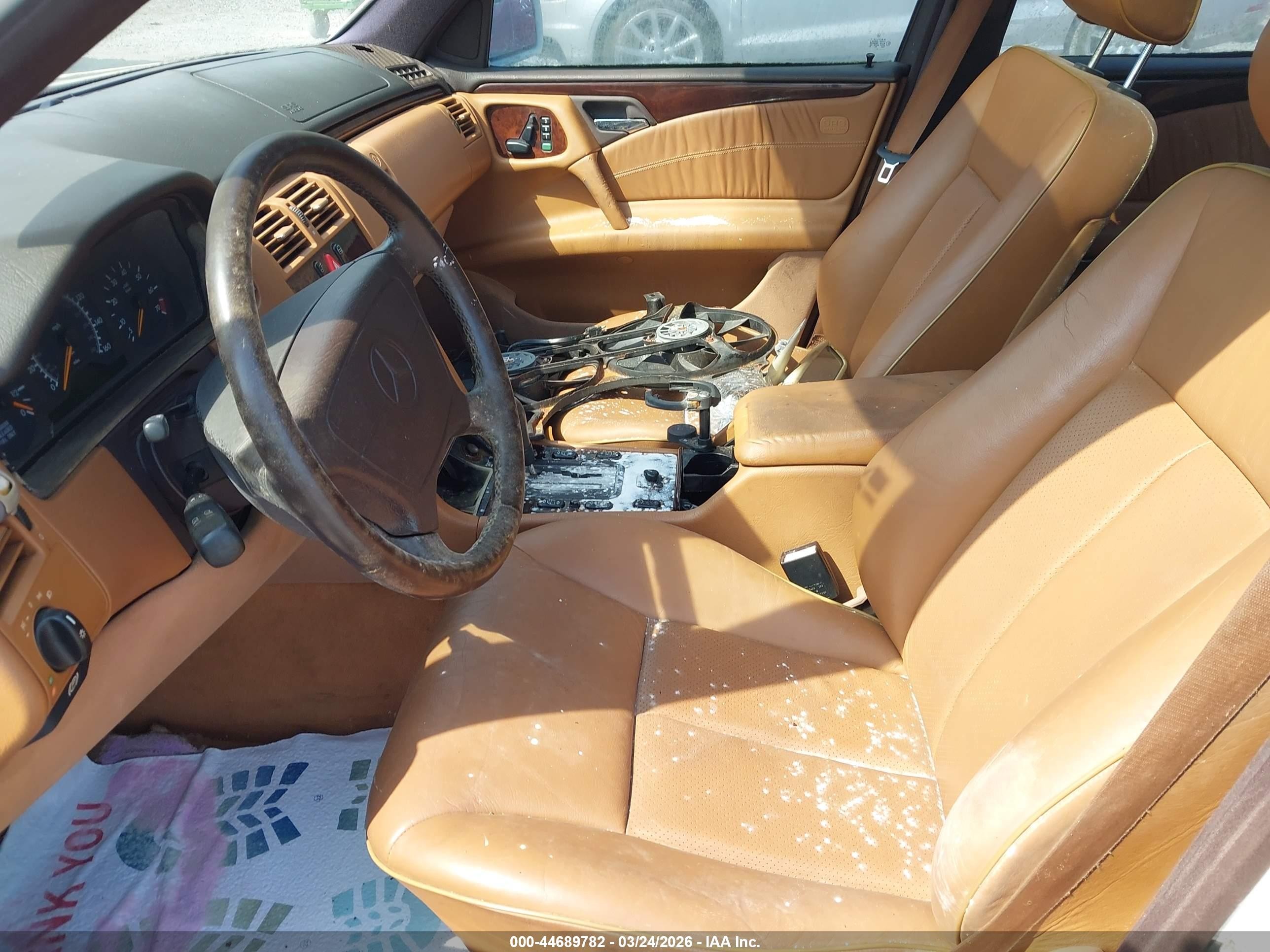 1996 Mercedes-benz E 320 White vin: WDBJF55F9TJ022105